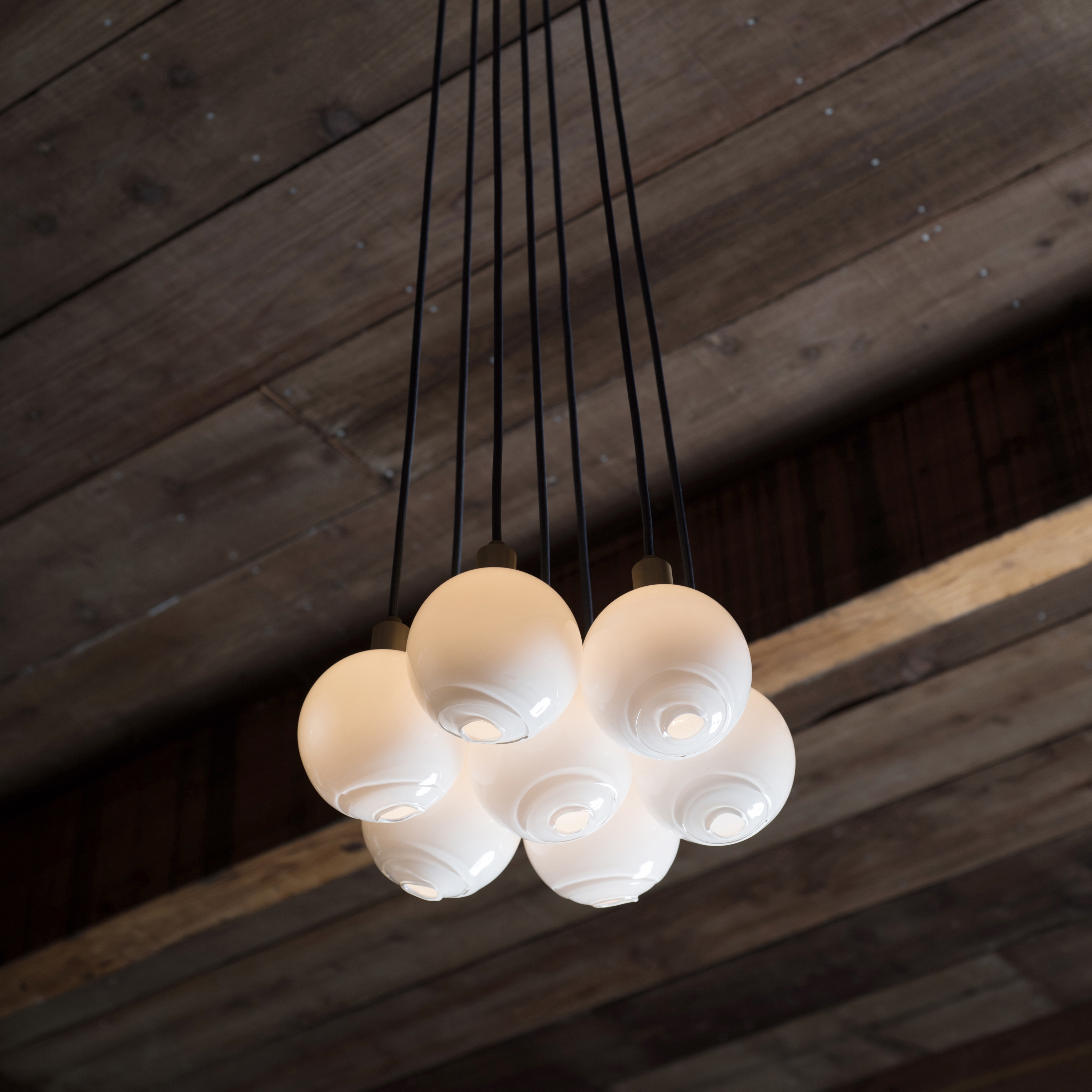 Mostra il prodotto Drape Cluster 7 Pendant (4.5 In Glass) del produttore SkLO