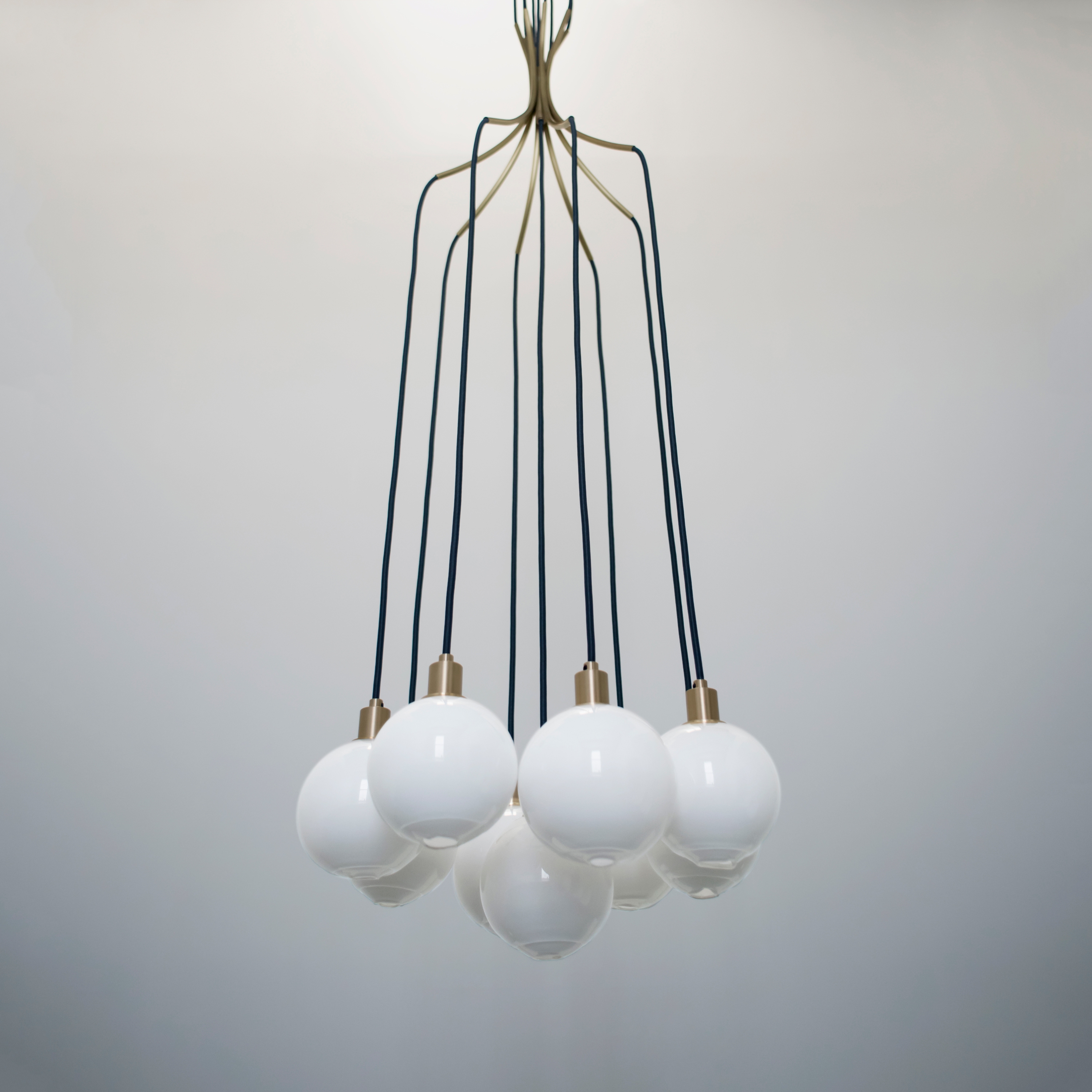 Mostra il prodotto Drape Skirt 9 Chandelier del produttore SkLO
