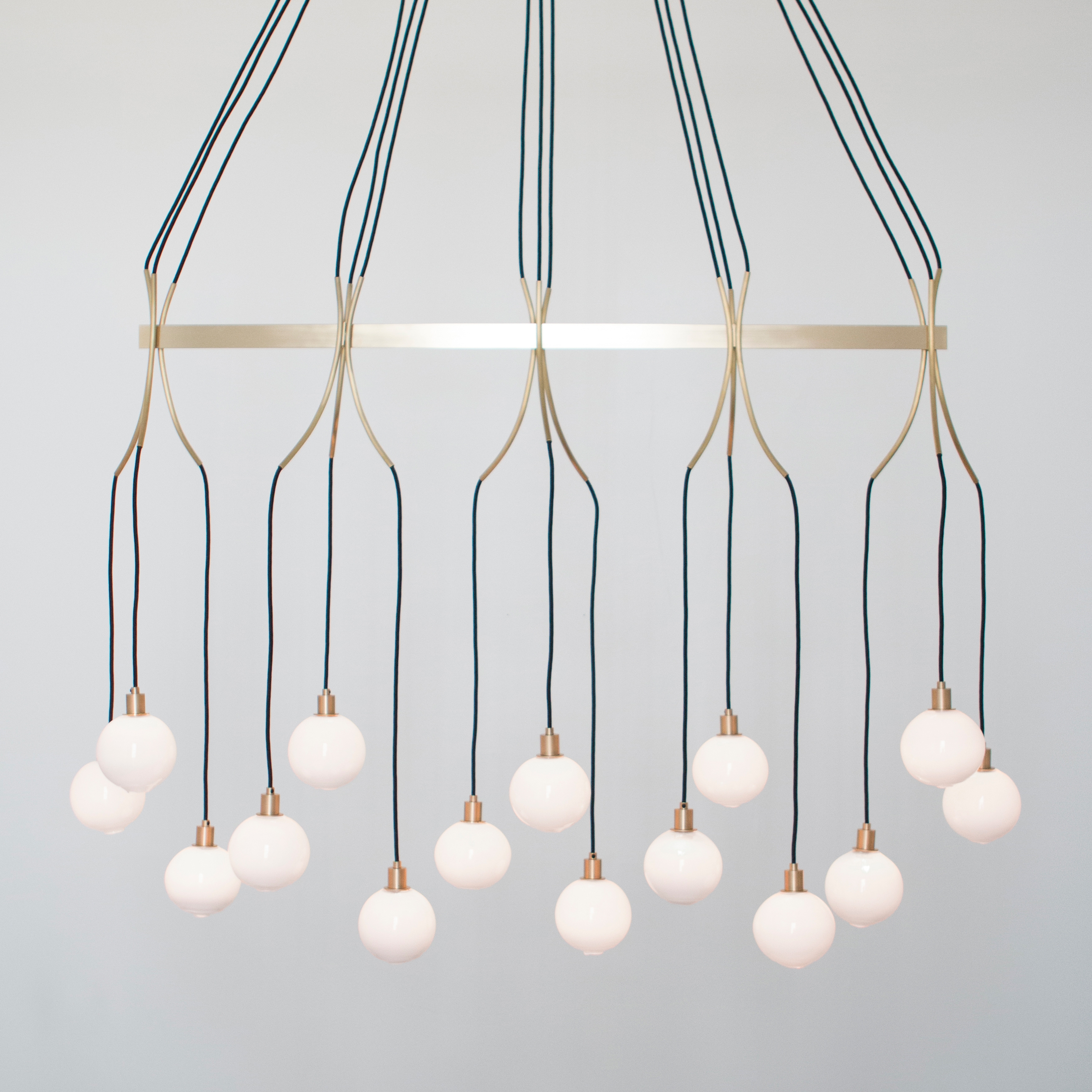 Mostra il prodotto Drape Skirt 15 Chandelier del produttore SkLO