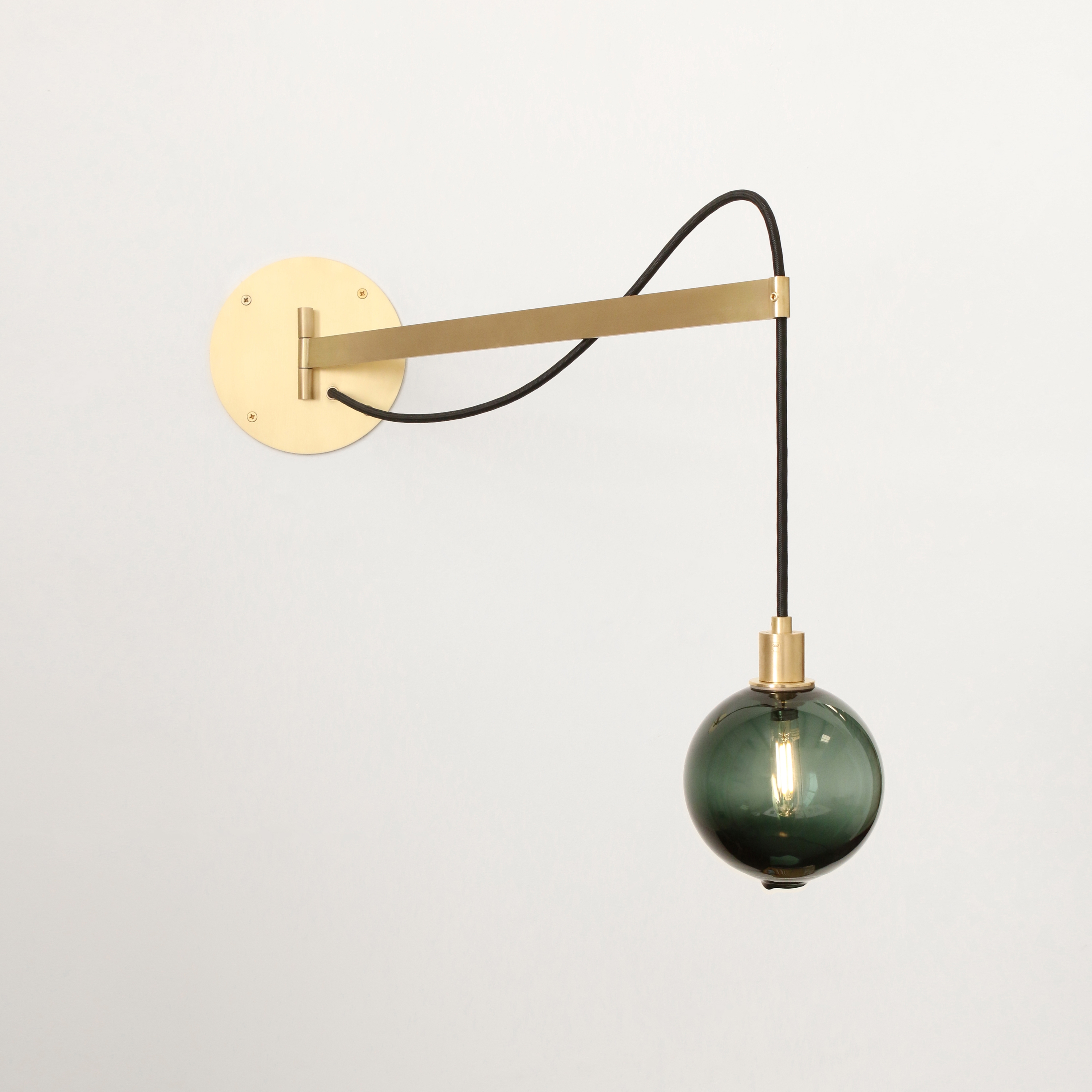 Mostra il prodotto Drape Arm 1 Sconce (4.5 In Glass / Long Arm) del produttore SkLO