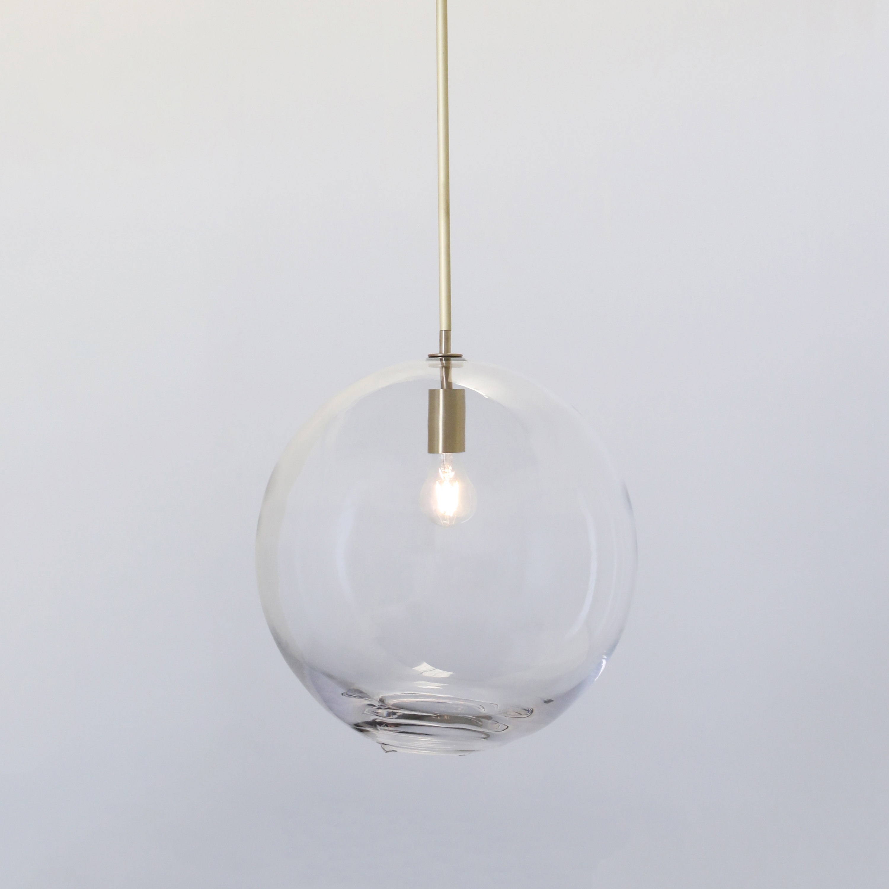 Mostra il prodotto Float 1.0 Pendant 16" Glass del produttore SkLO