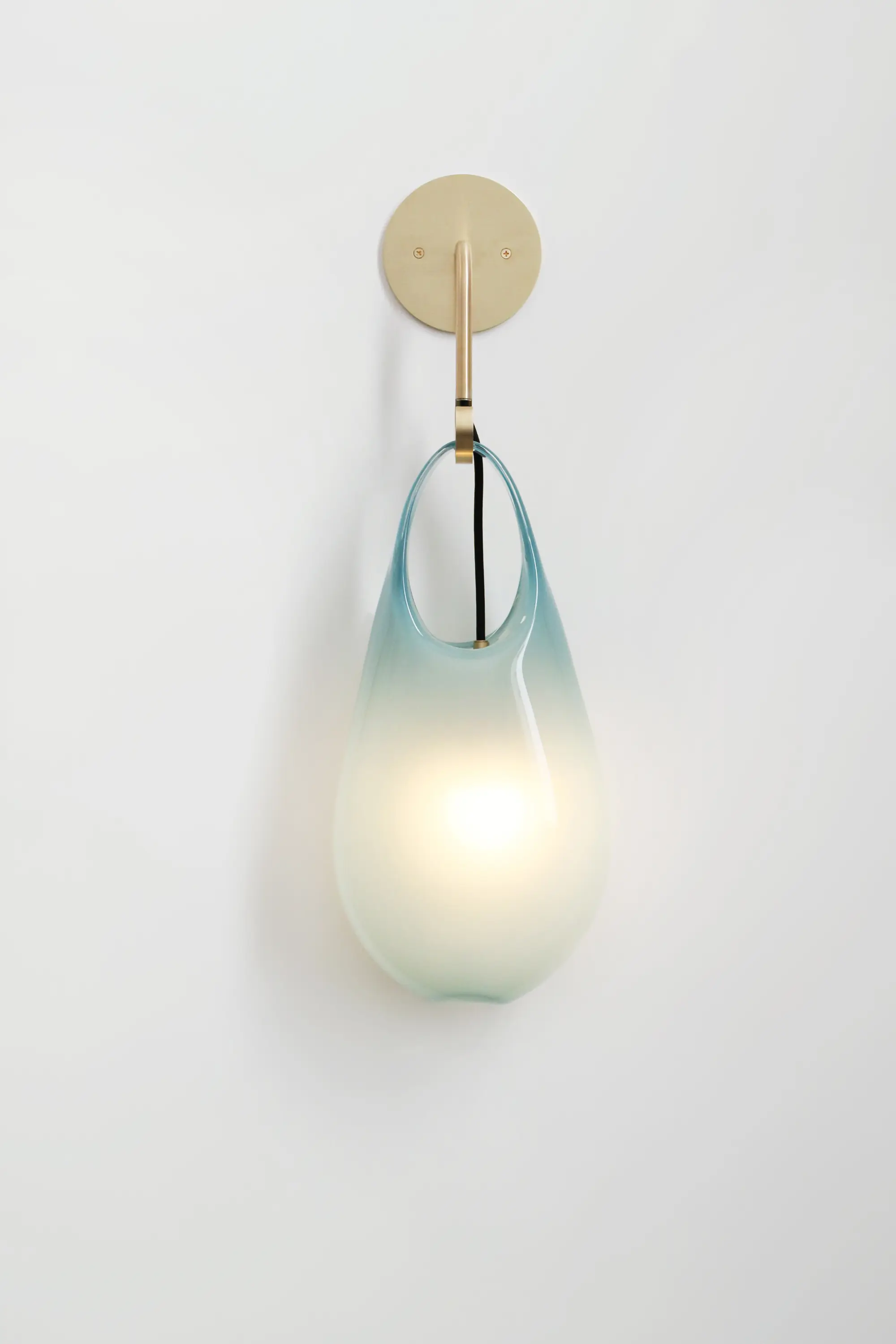 SkLO - Hold 18 Sconce Hardwired