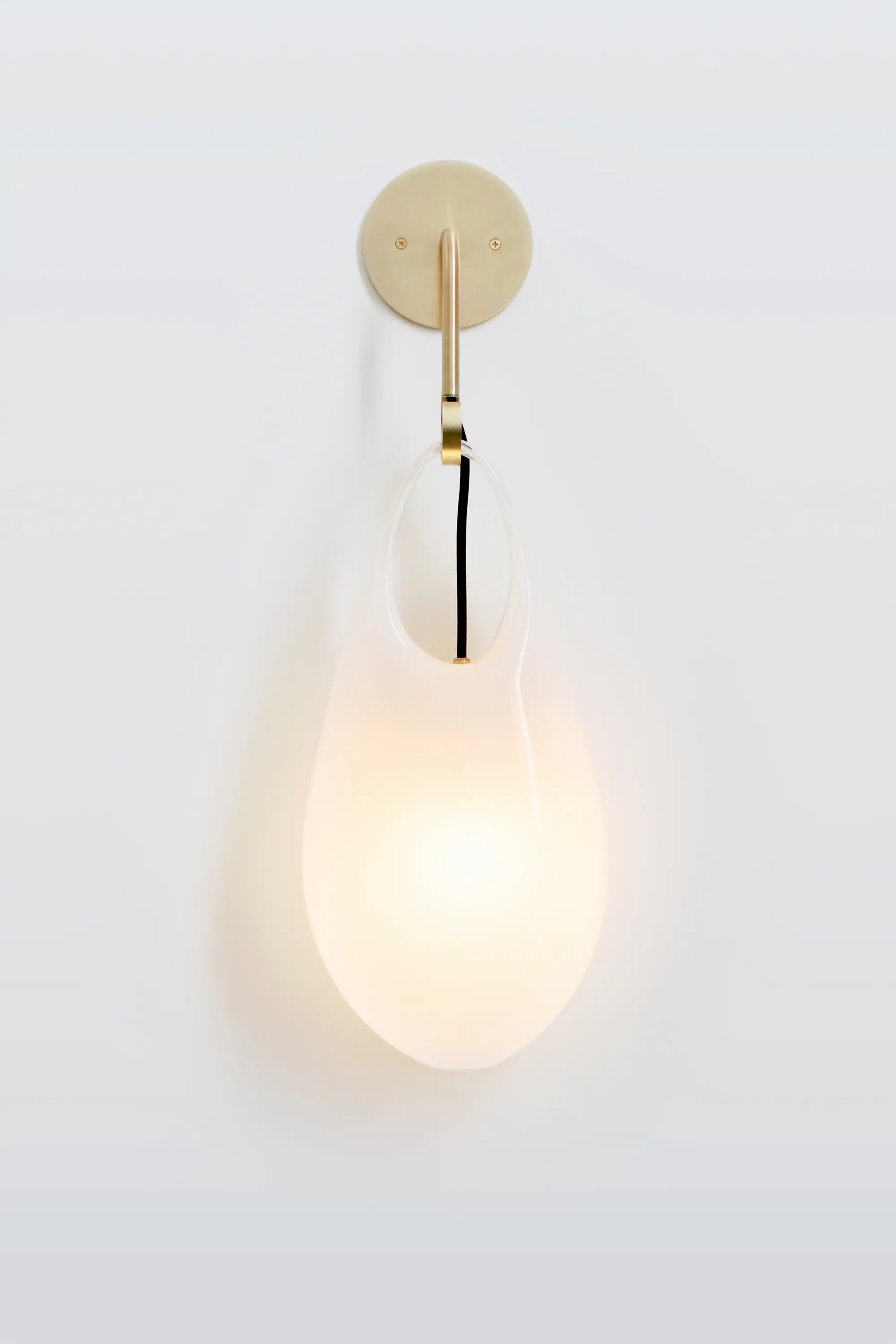 SkLO - Hold 18 Sconce Hardwired