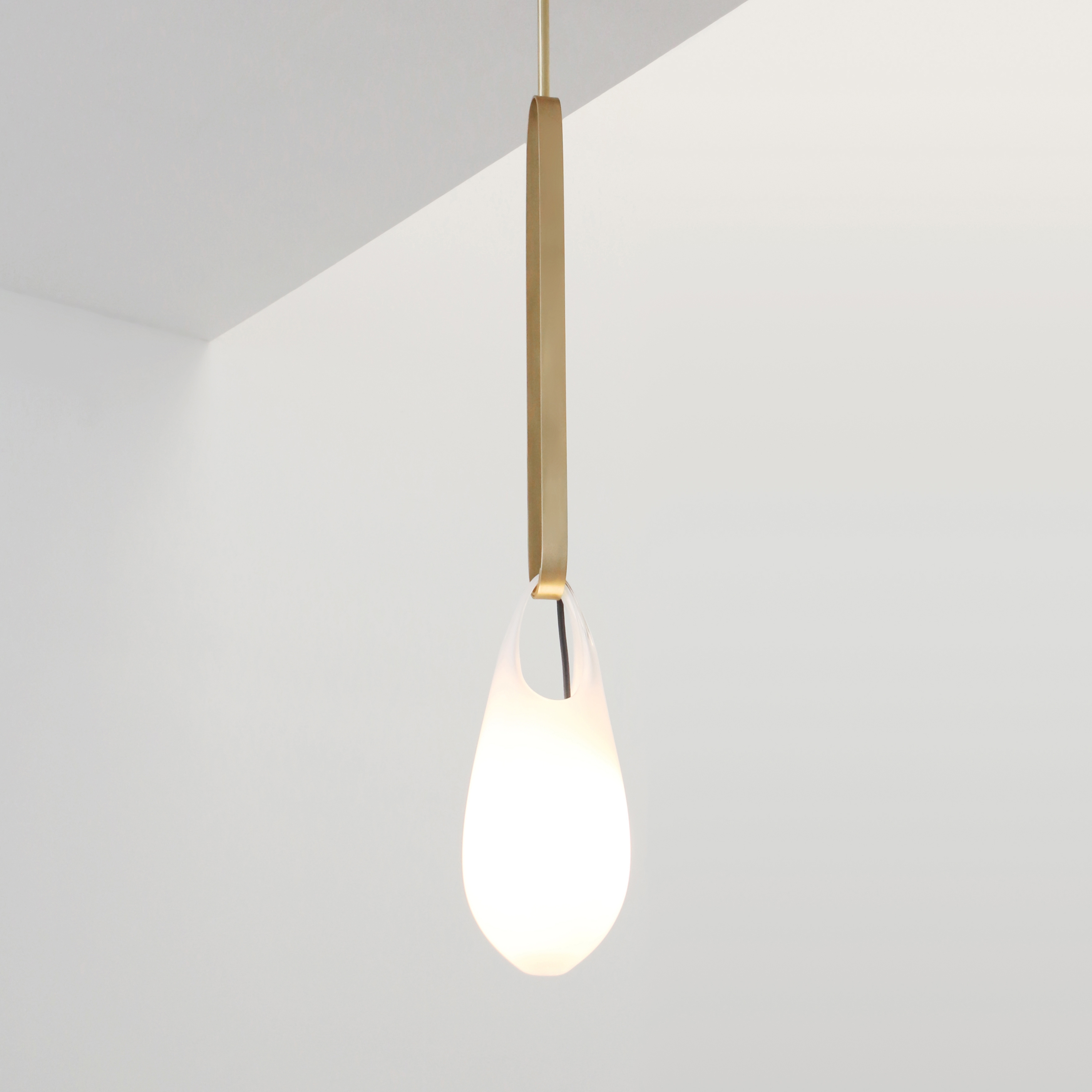 Mostra il prodotto Hold Pin Pendant del produttore SkLO
