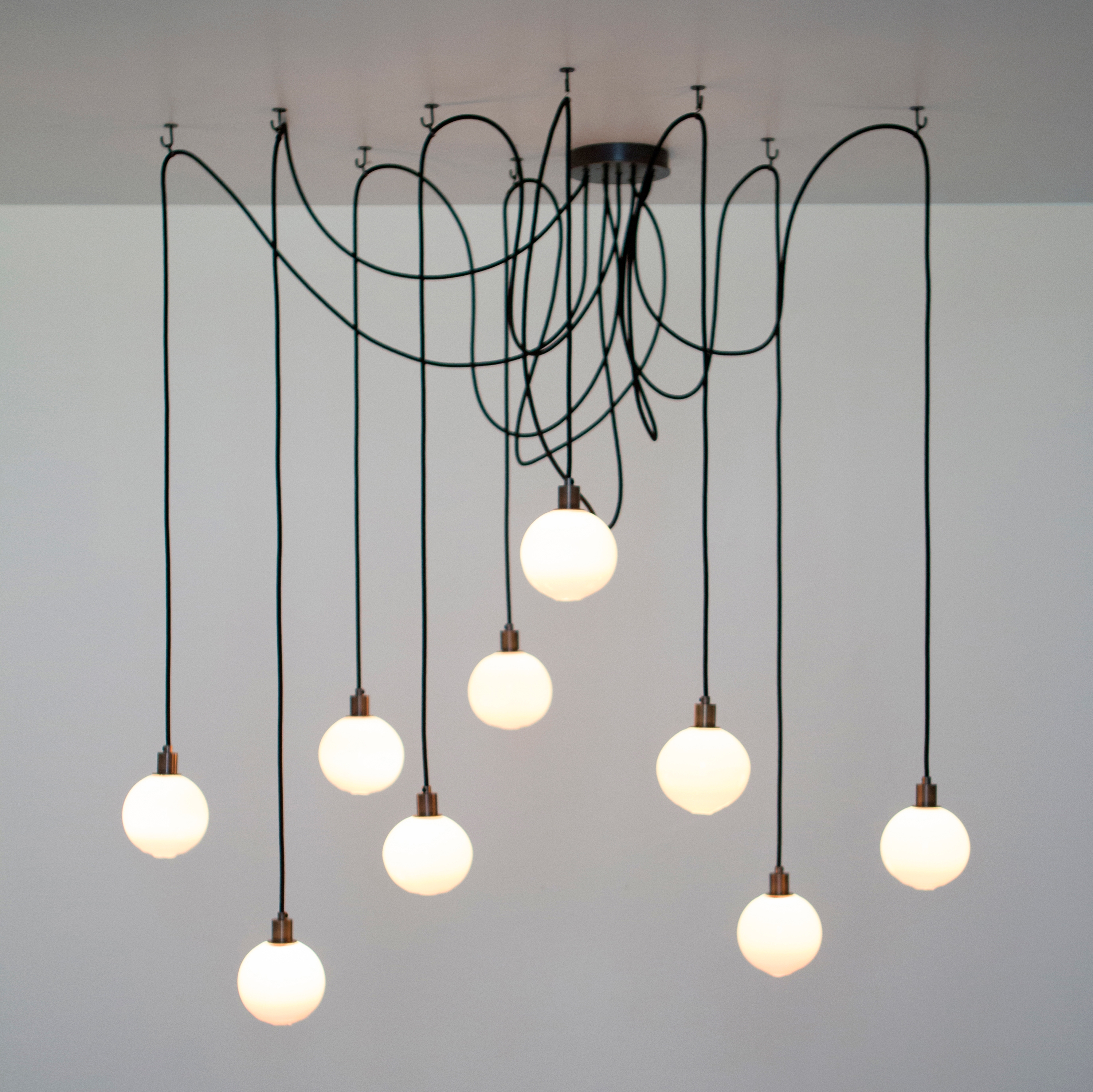 Mostra il prodotto Drape Hook 9 Pendant del produttore SkLO