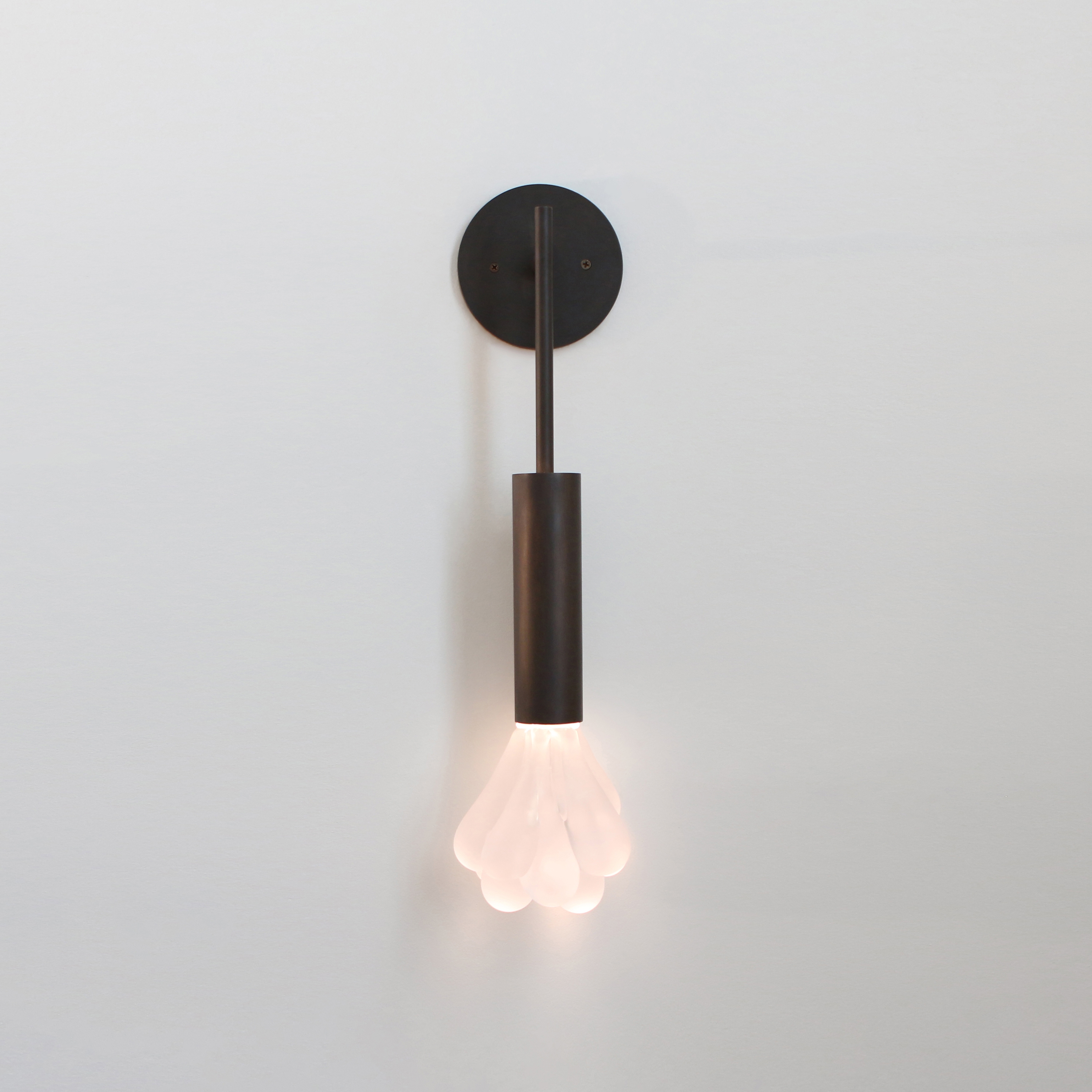 Mostra il prodotto Dew Sconce del produttore SkLO