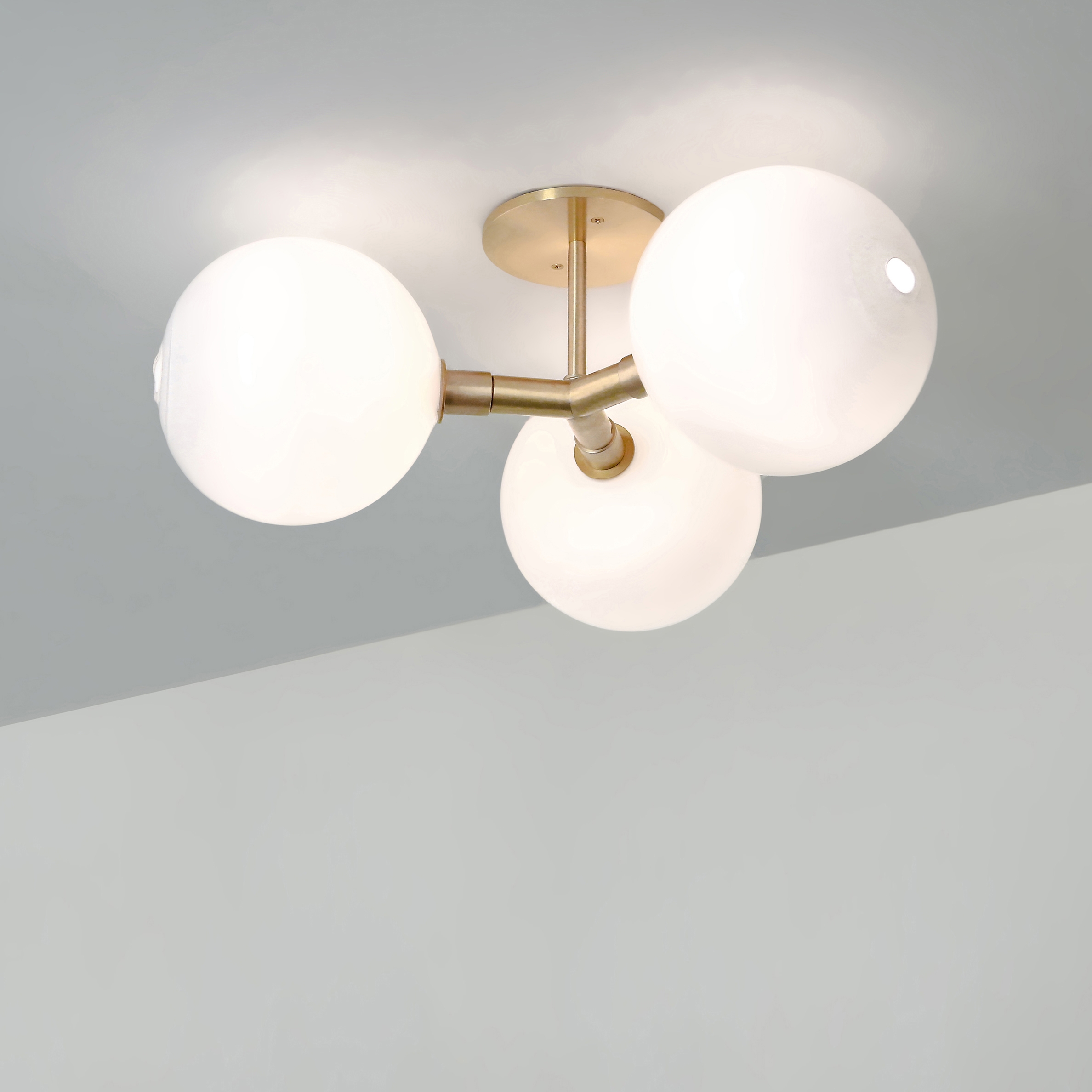 Mostra il prodotto Stem Sconce/Ceiling 3X (7 In Glass) del produttore SkLO