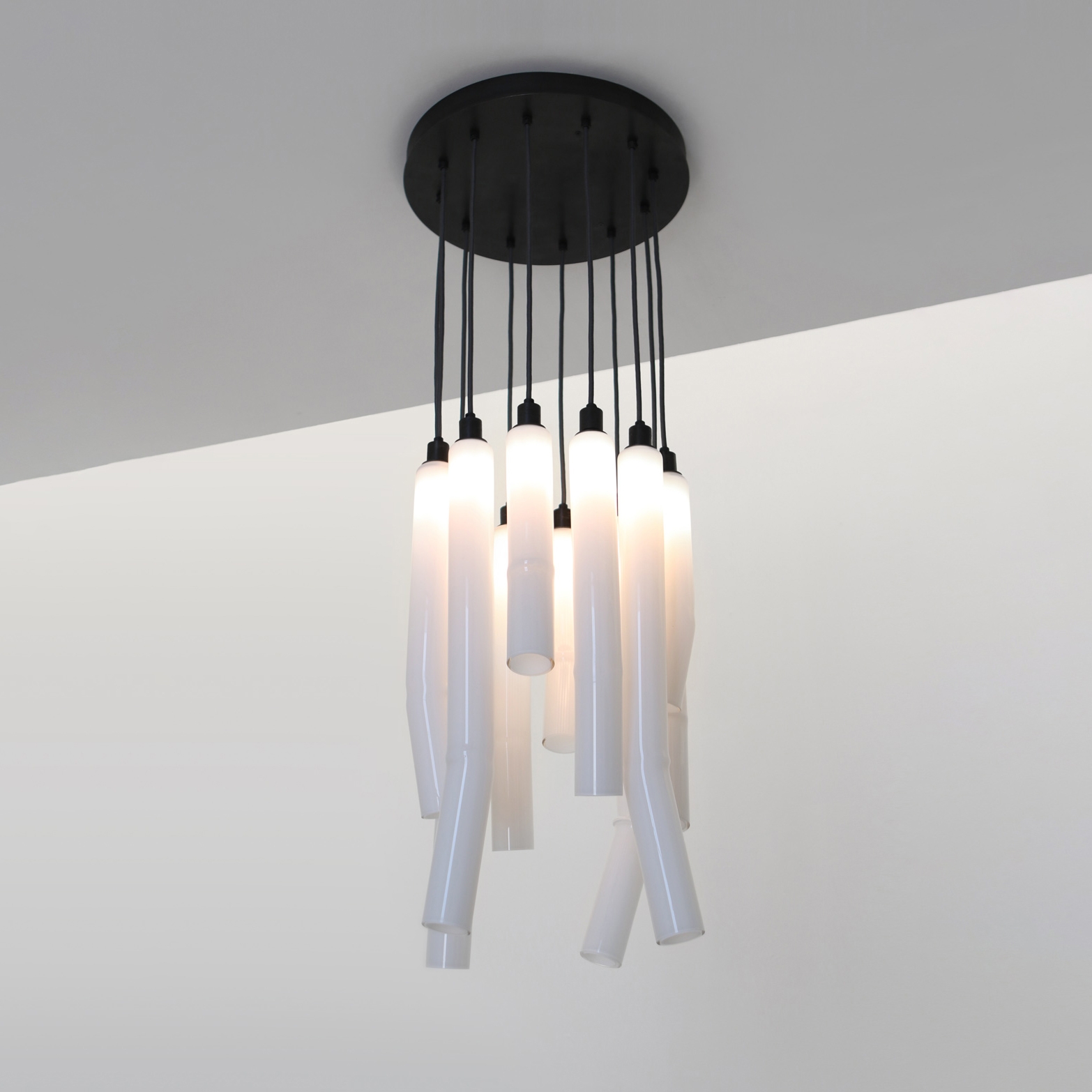 Vertoon produk Fold Round Chandelier van vervaardiger SkLO