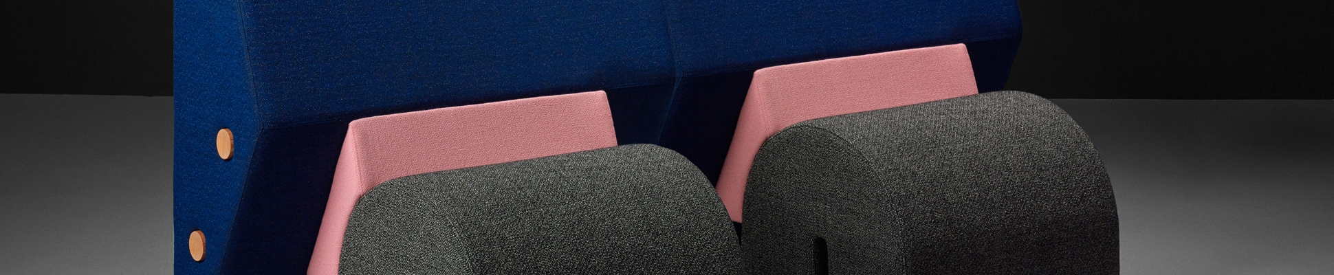 Entdecke die Welt des Herstellers Please Wait to be Seated