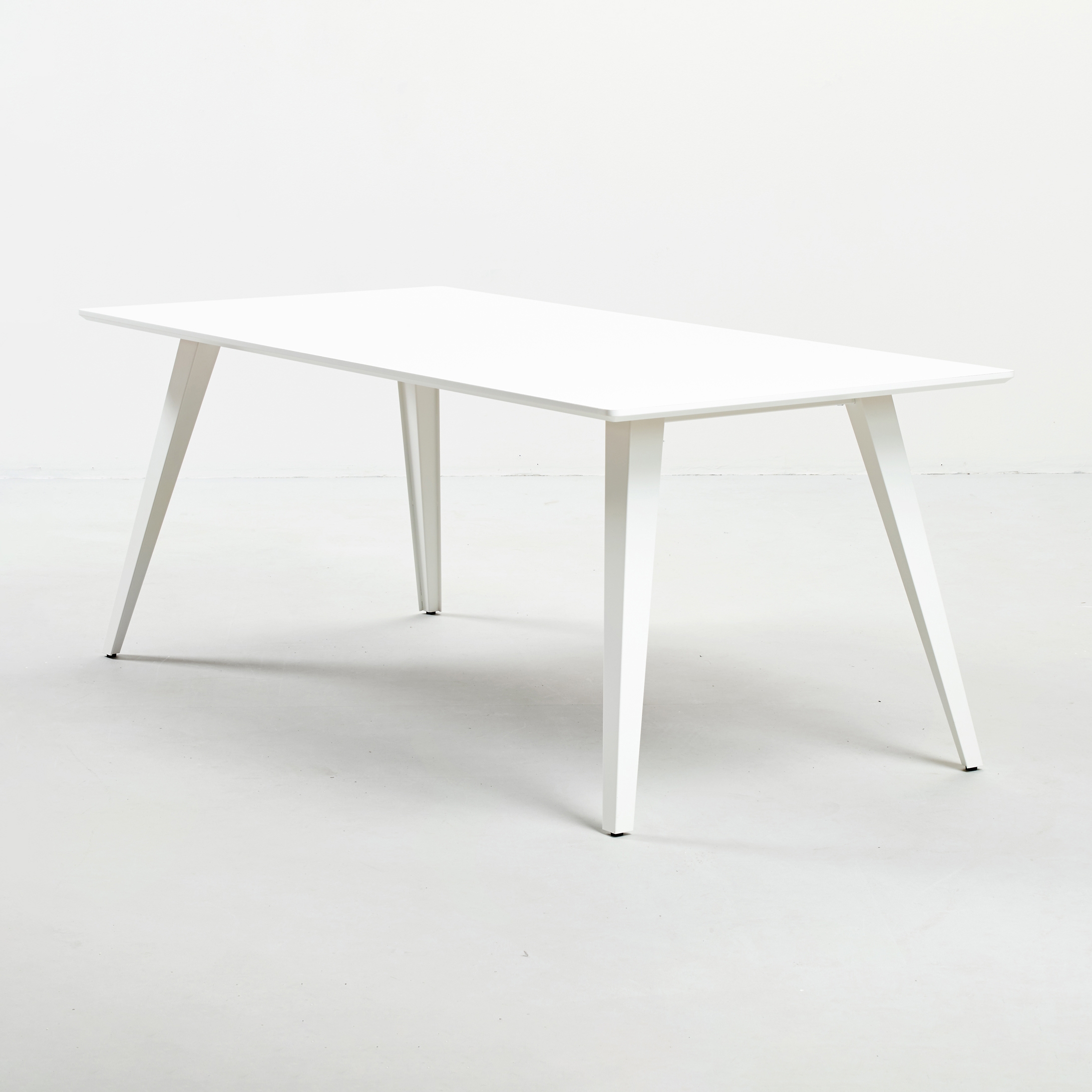 Mostrar el producto Spider Table del fabricante Cube Design