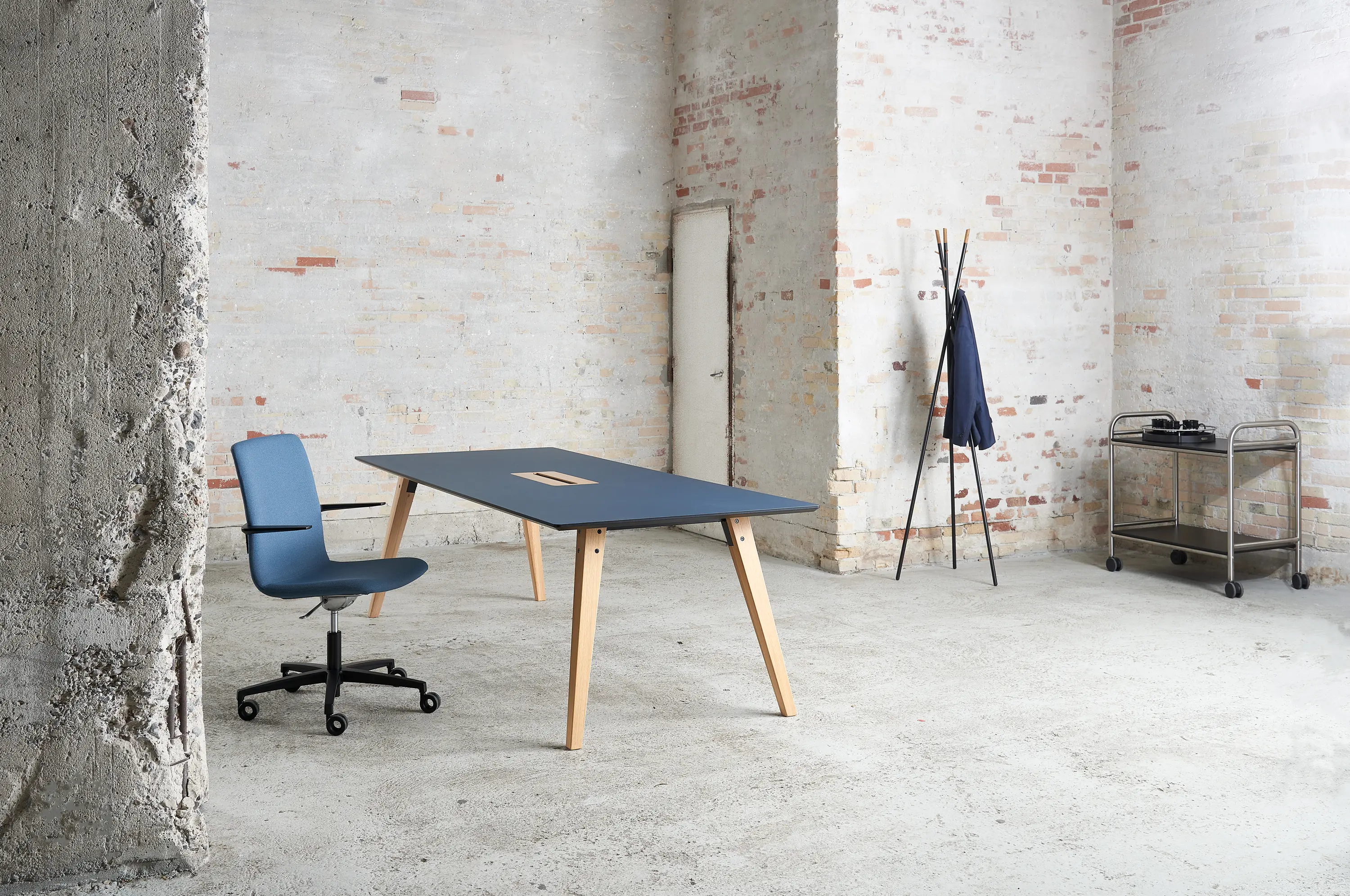 Cube Design - Spider Table
