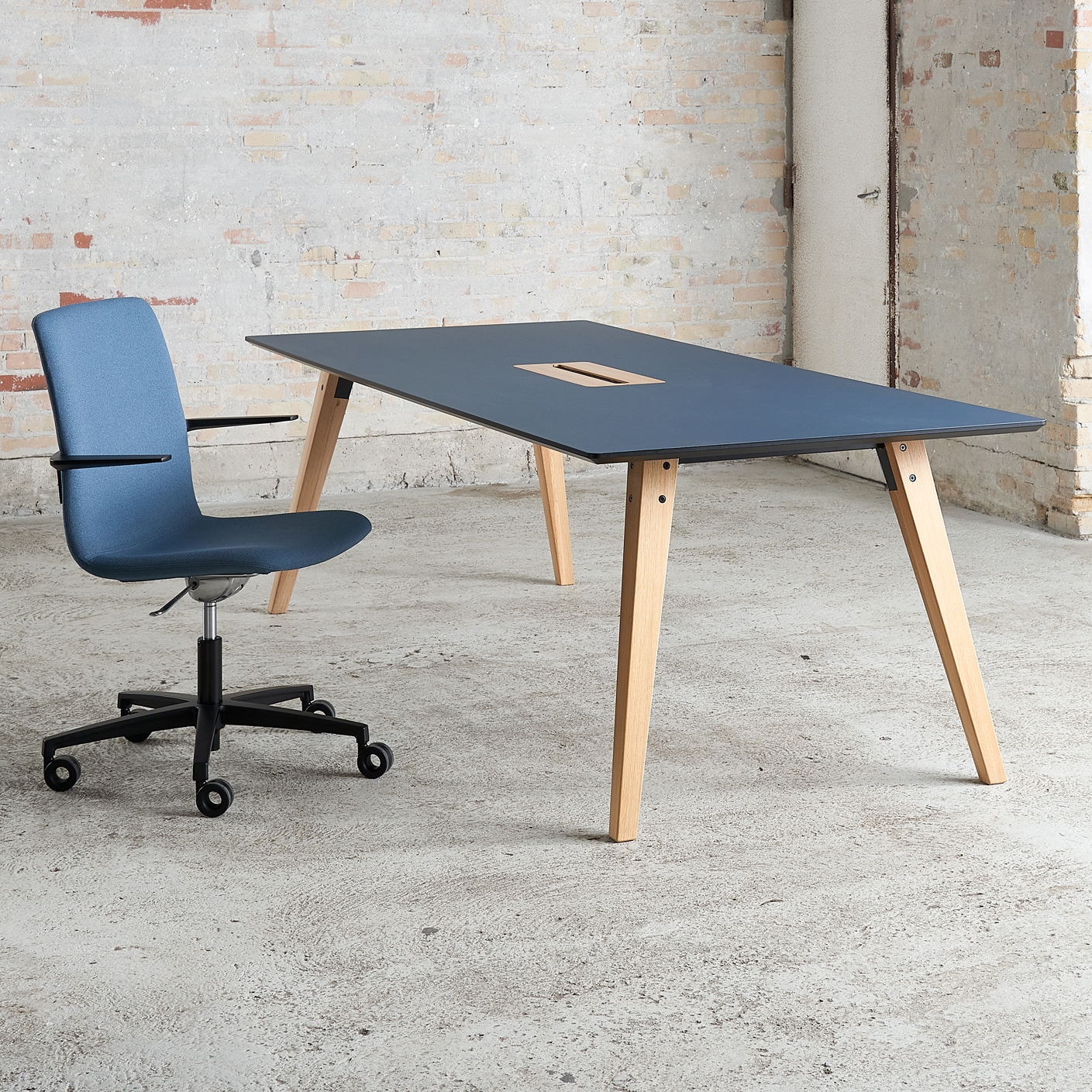 Mostrar el producto Spider Table del fabricante Cube Design