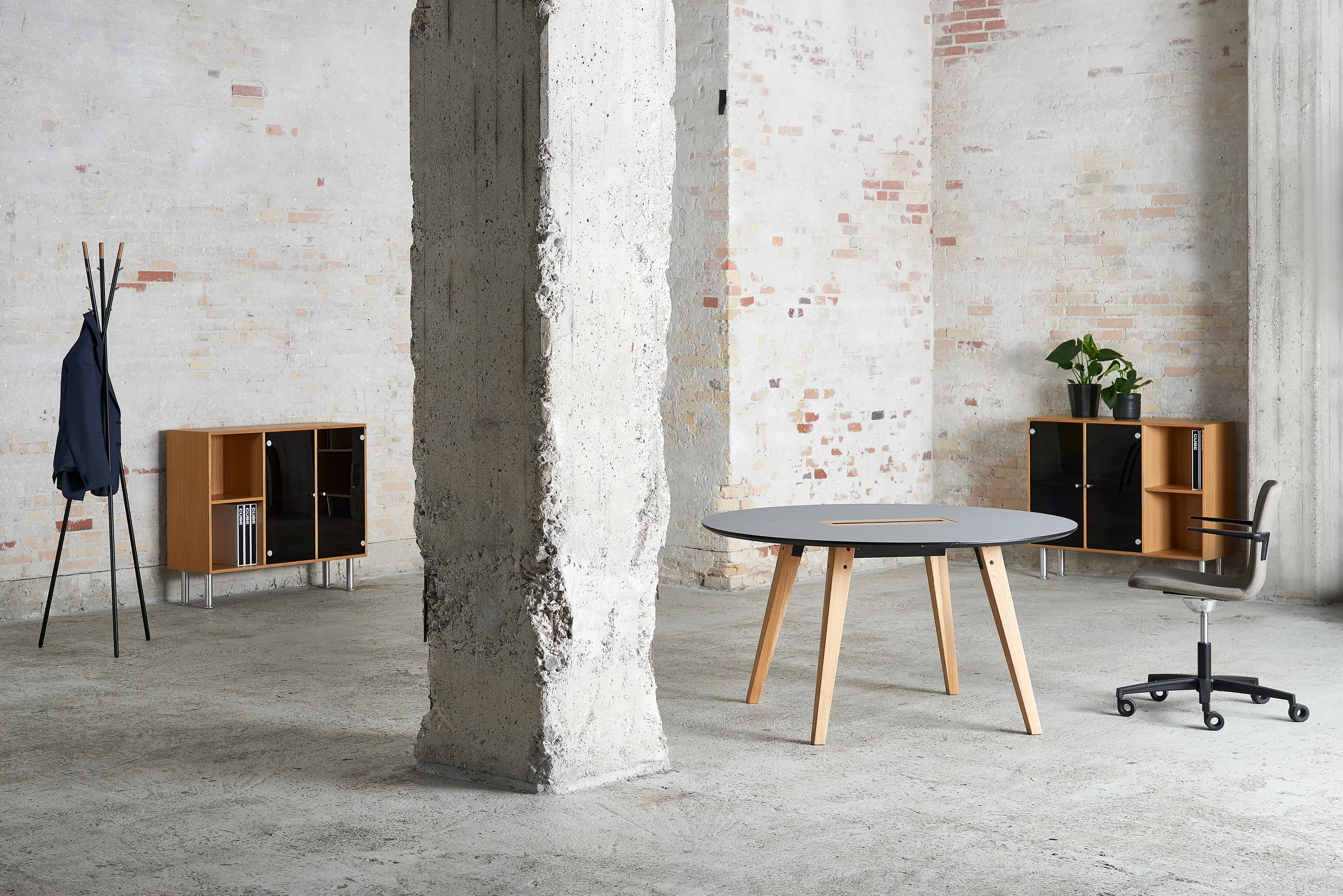 Cube Design - Spider Table