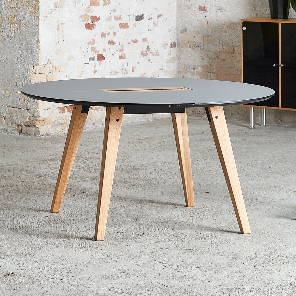 Mostrar el producto Spider Table del fabricante Cube Design