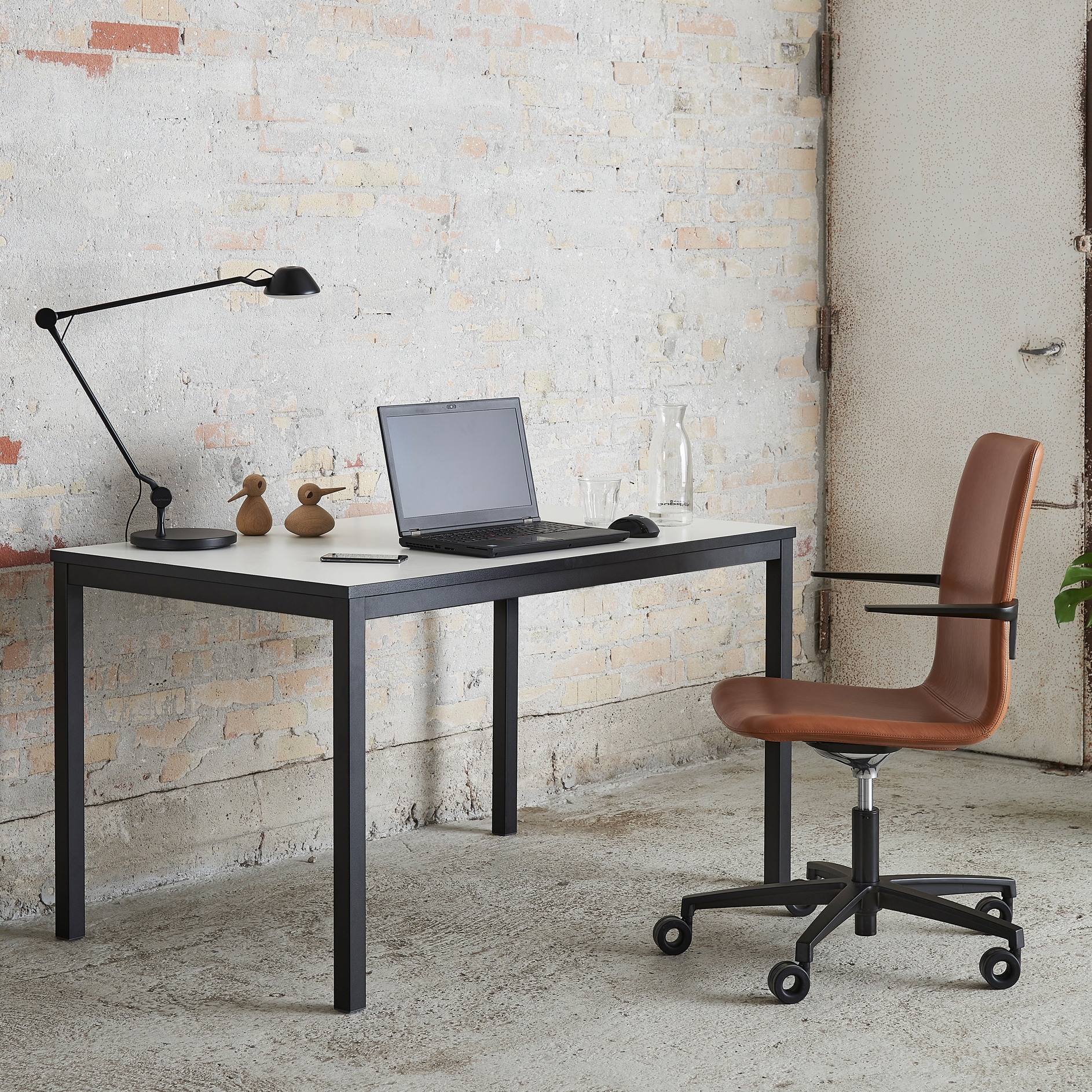 Mostrar el producto Kant table del fabricante Cube Design