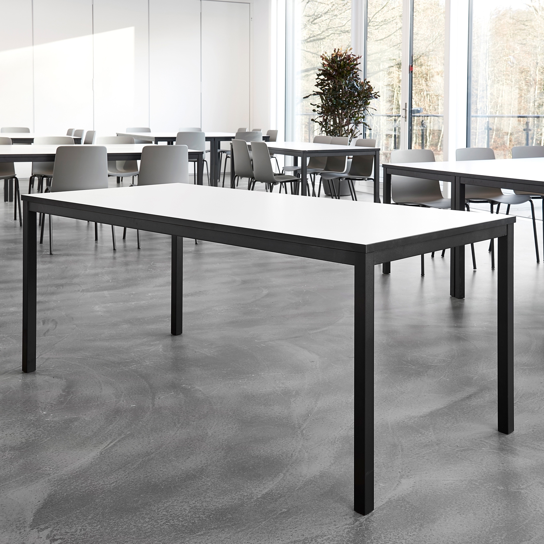 Mostrar el producto Kant table del fabricante Cube Design