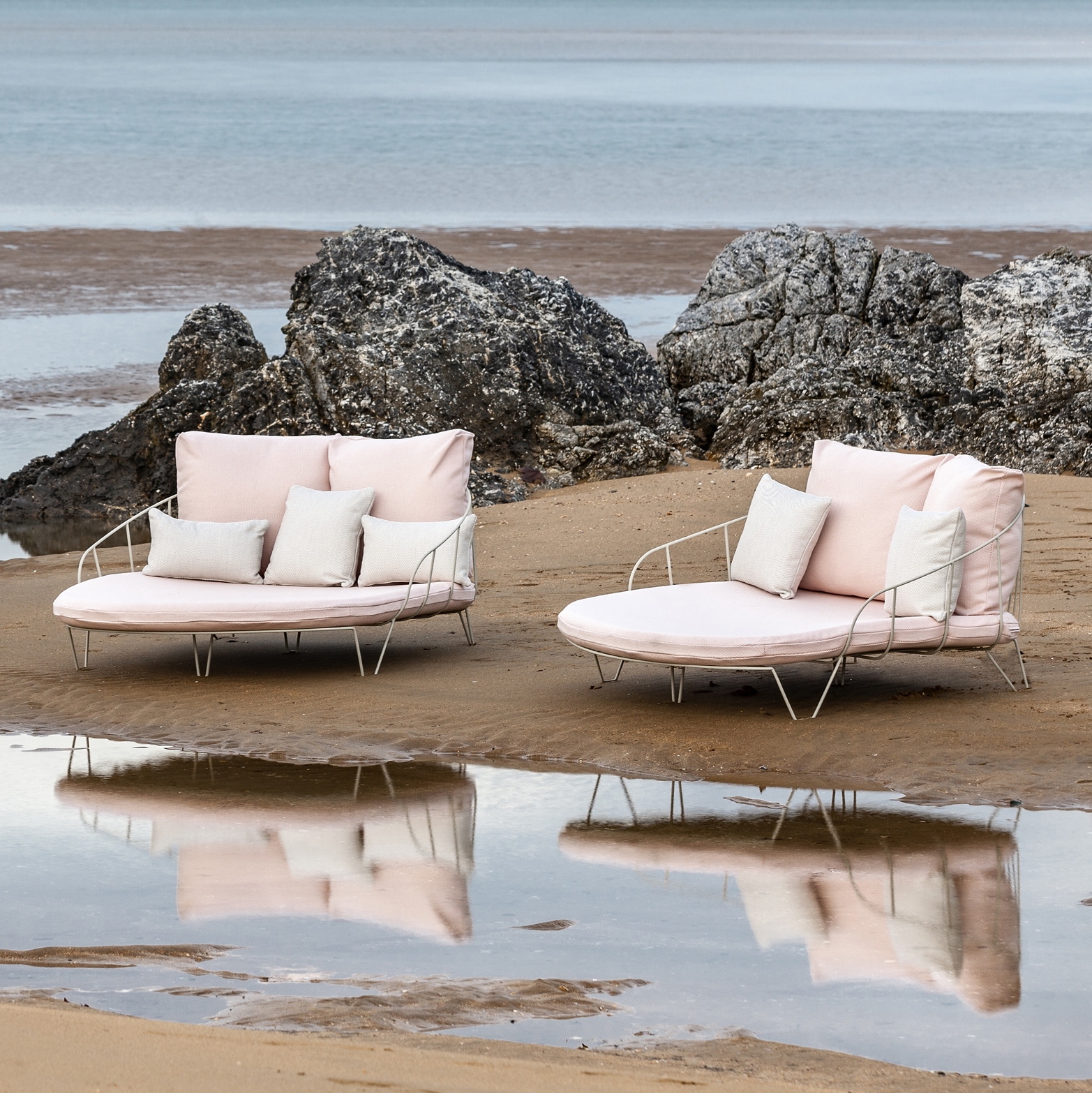 BEDS AND LOUNGES
