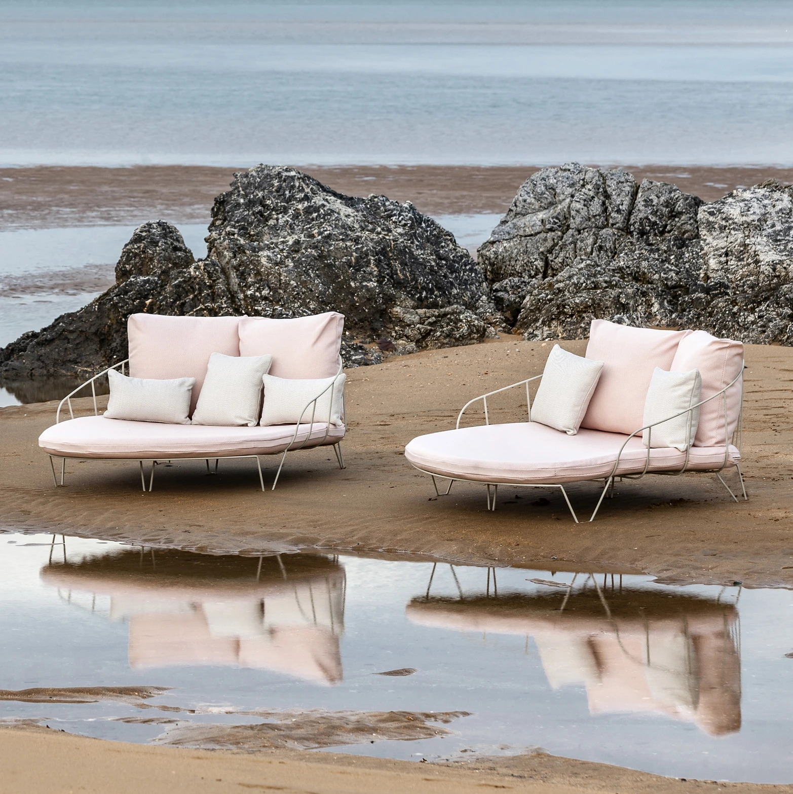 BEDS AND LOUNGES