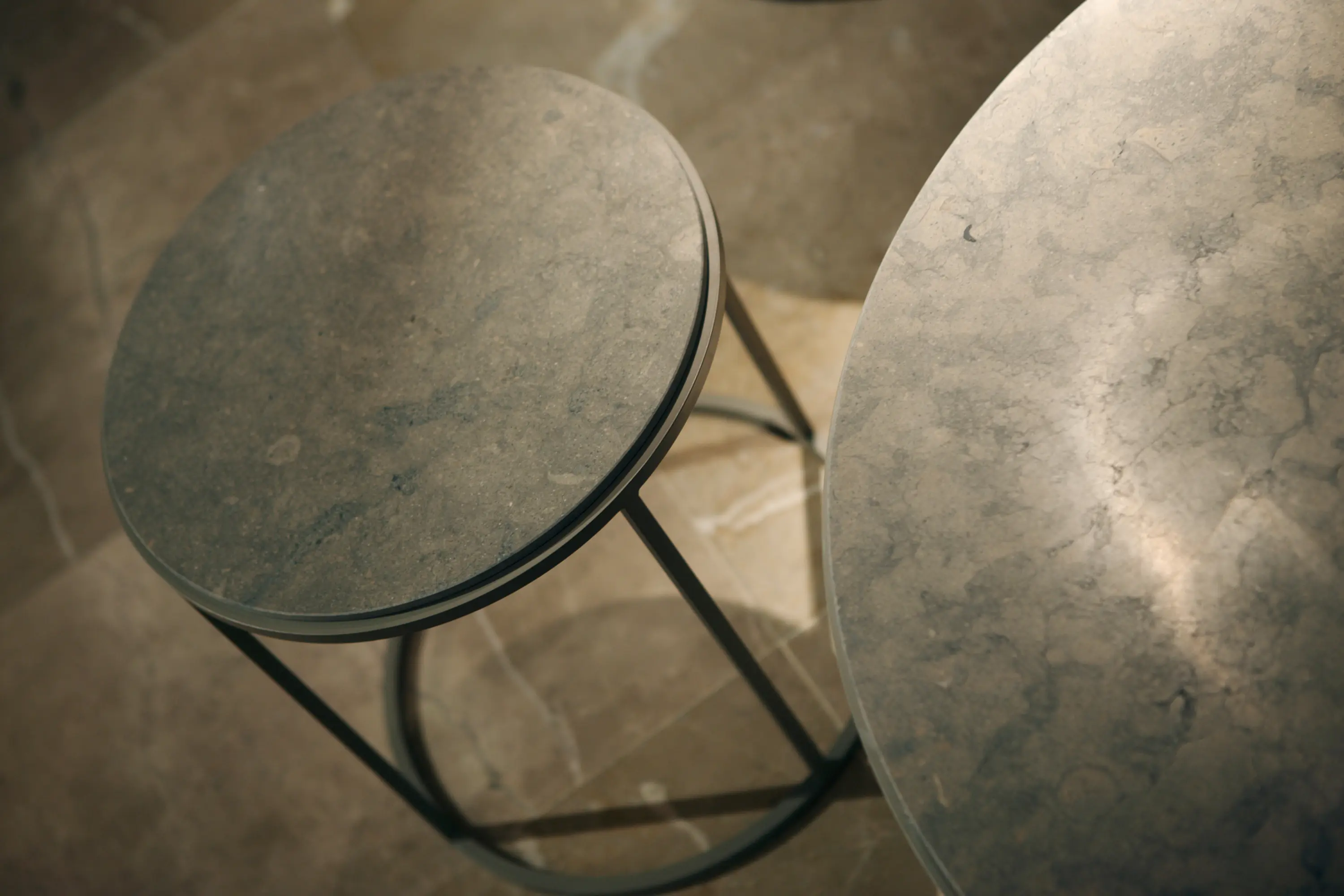 MOBILFRESNO-ALTERNATIVE - Pequeñas Arquitecturas side table