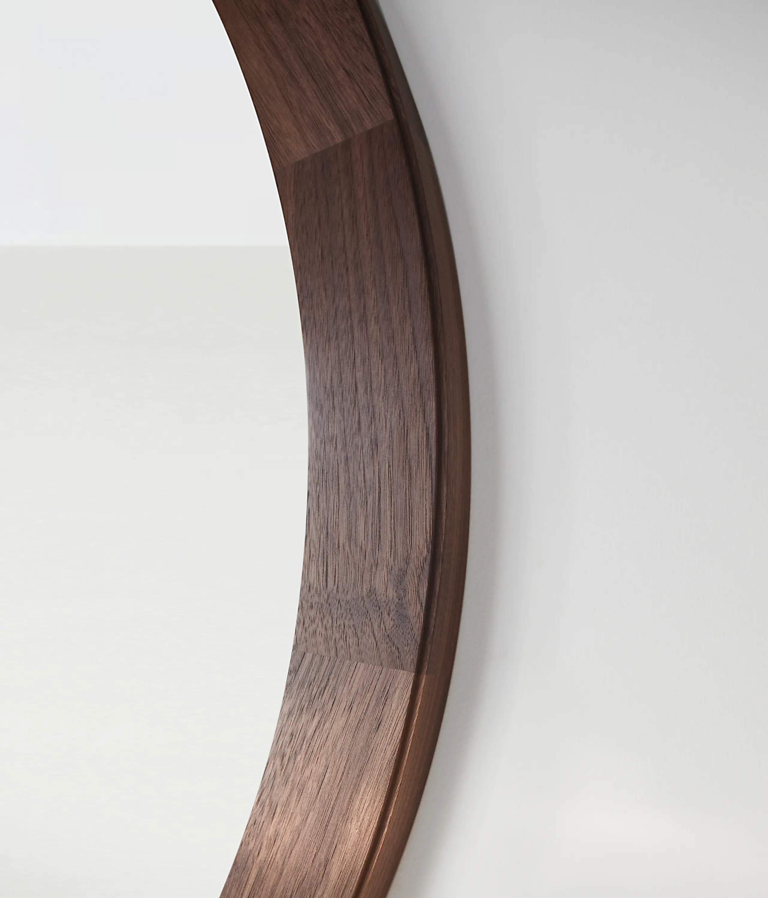 Bellboy - Cirque Mirror