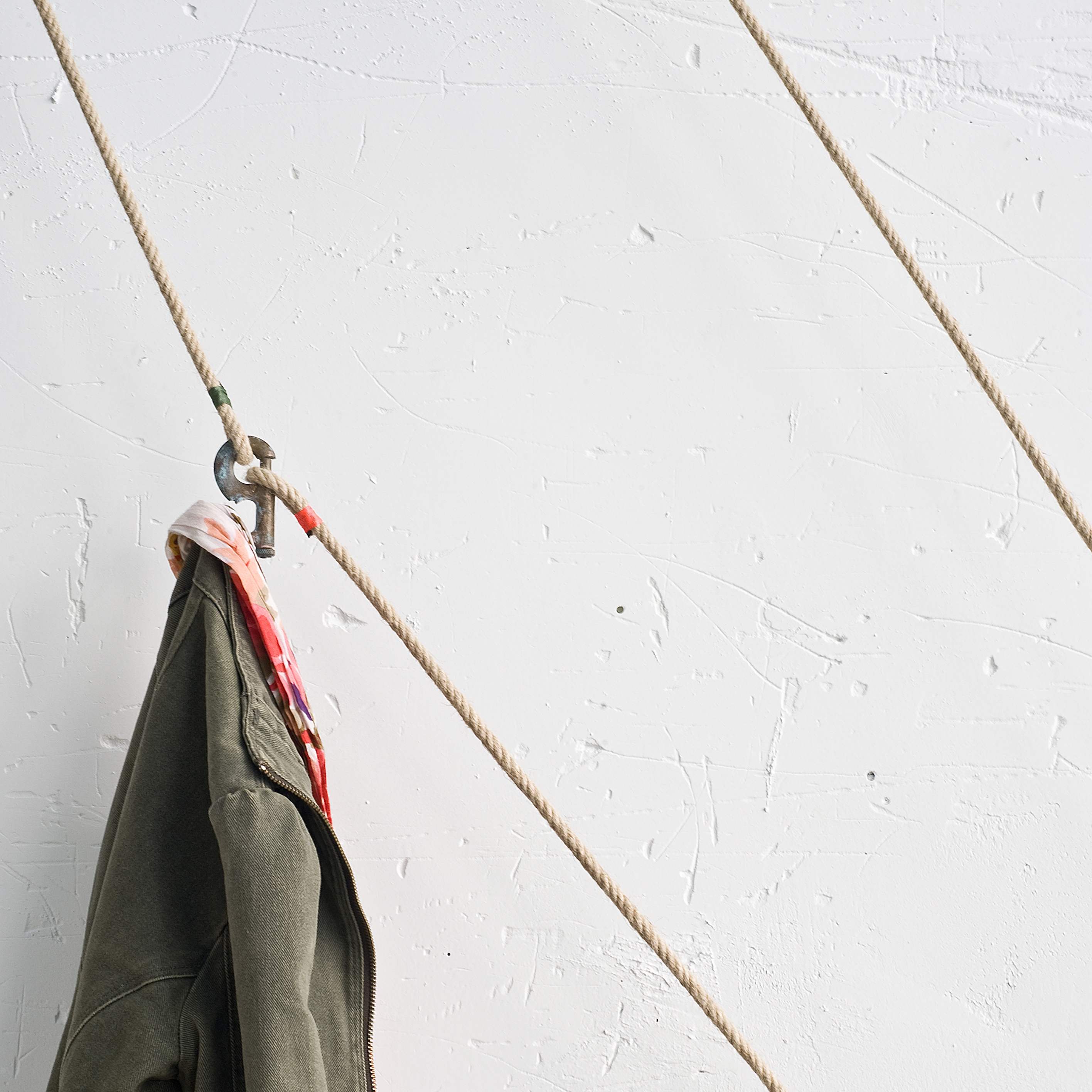 Vertoon produk Driza hangers van vervaardiger DVELAS