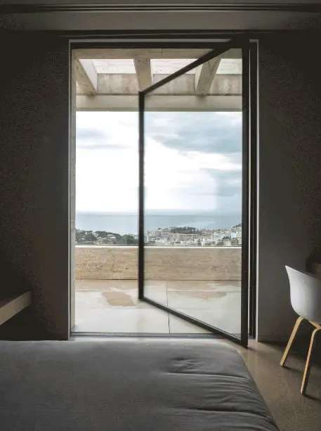 OTIIMA | MUCH MORE THAN A WINDOW - Pivot