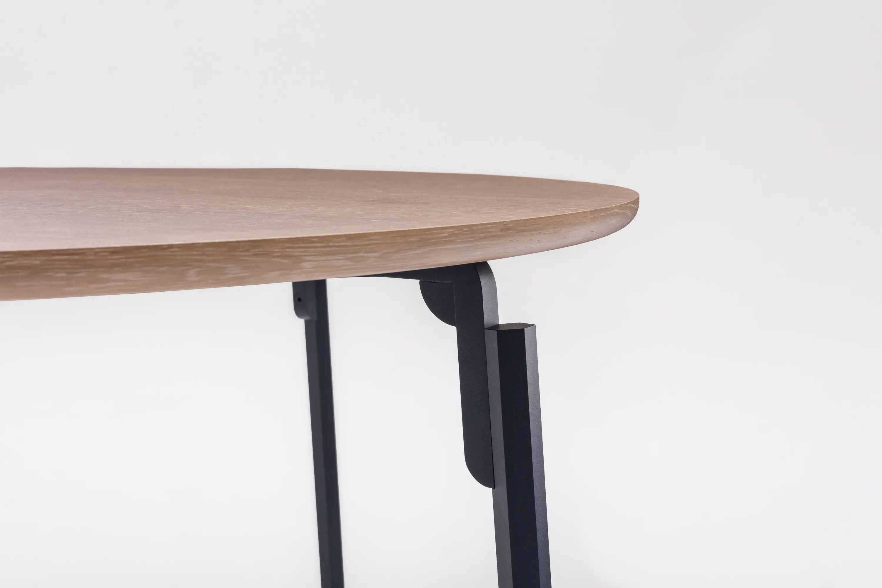 Comforty - Anvil Table