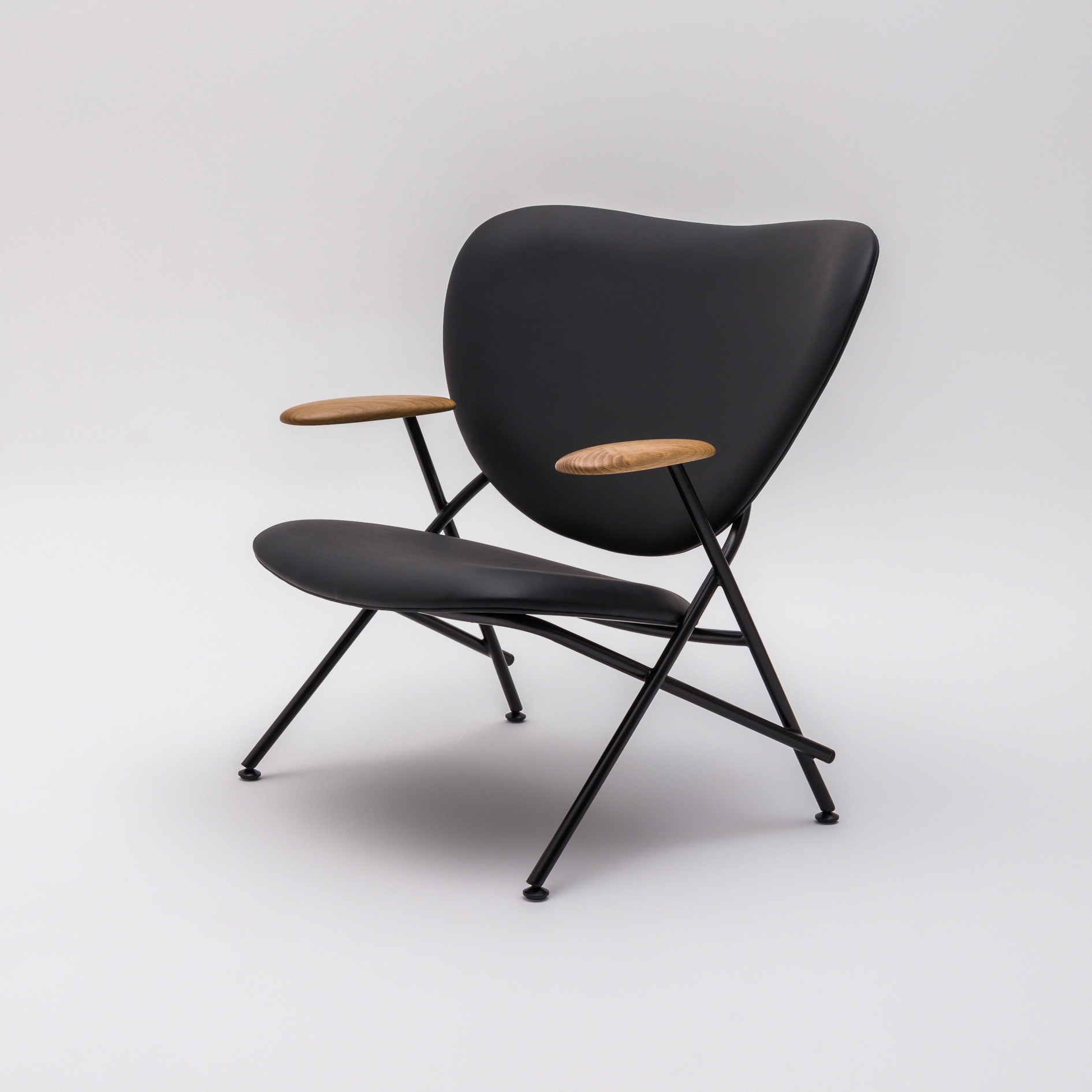 Produkt Calder Armchair with wooden armrests des Herstellers Comforty anzeigen