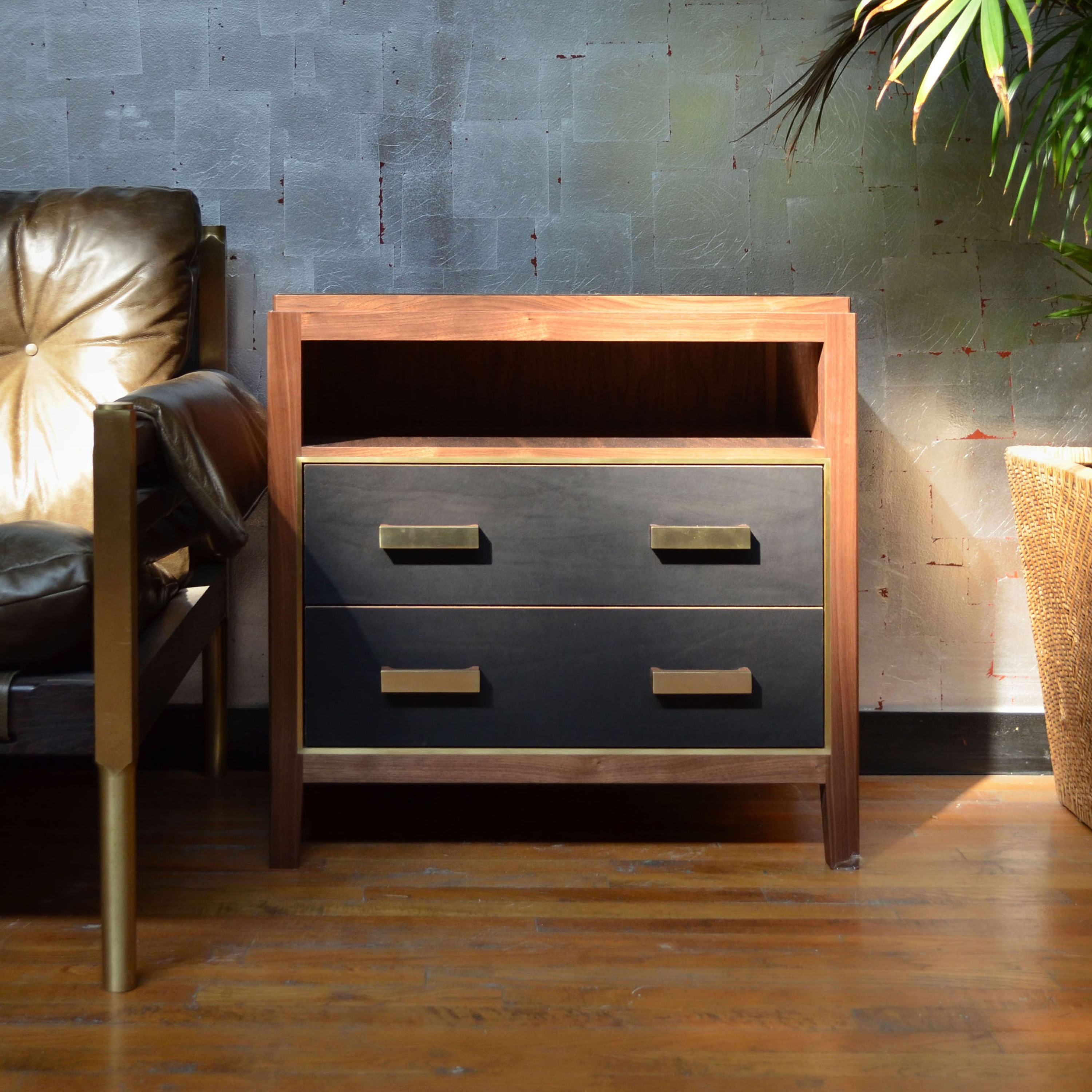 Afficher le produit Abuelo Nightstand du fabricant DLV Designs