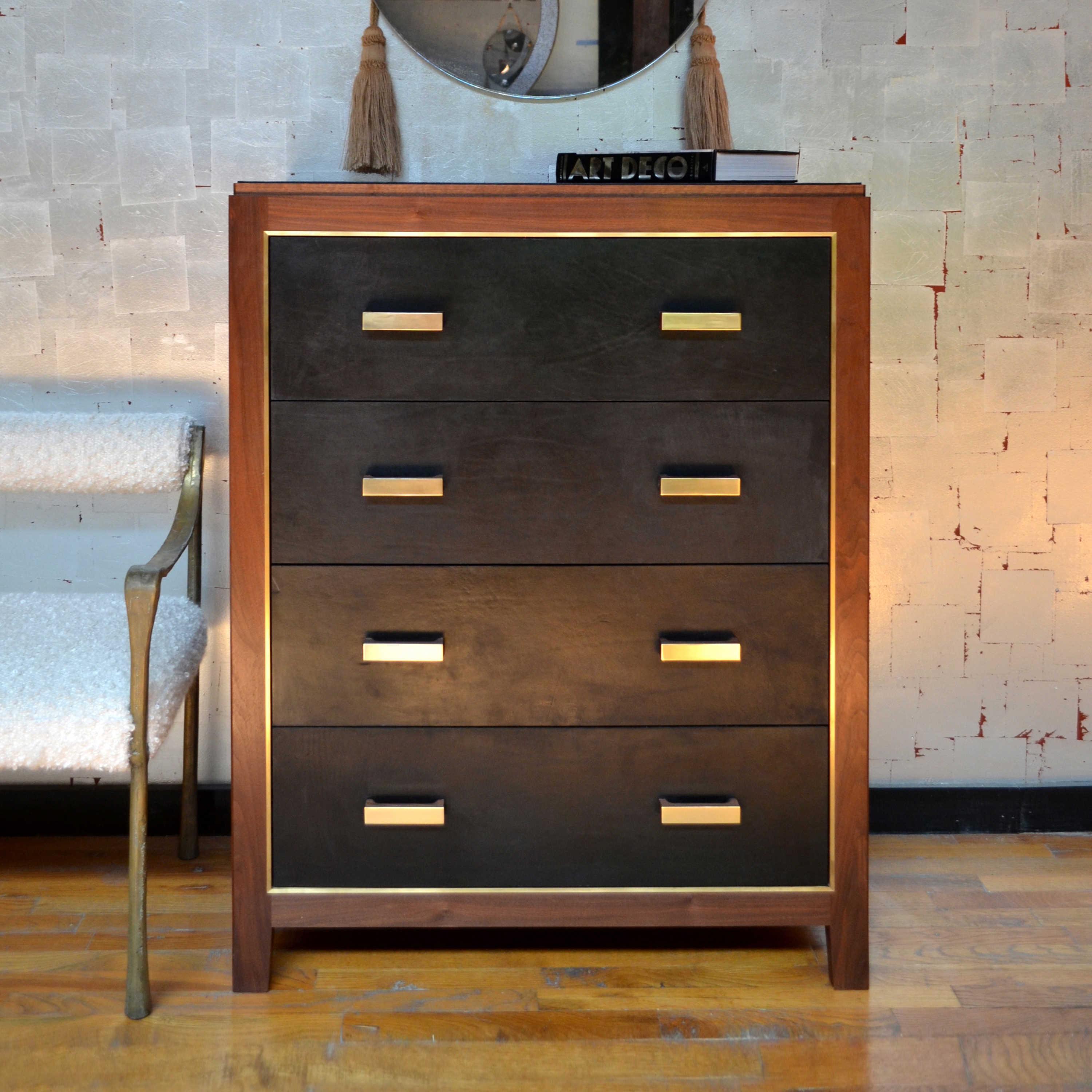 Afficher le produit Abuelo Tall Boy du fabricant DLV Designs
