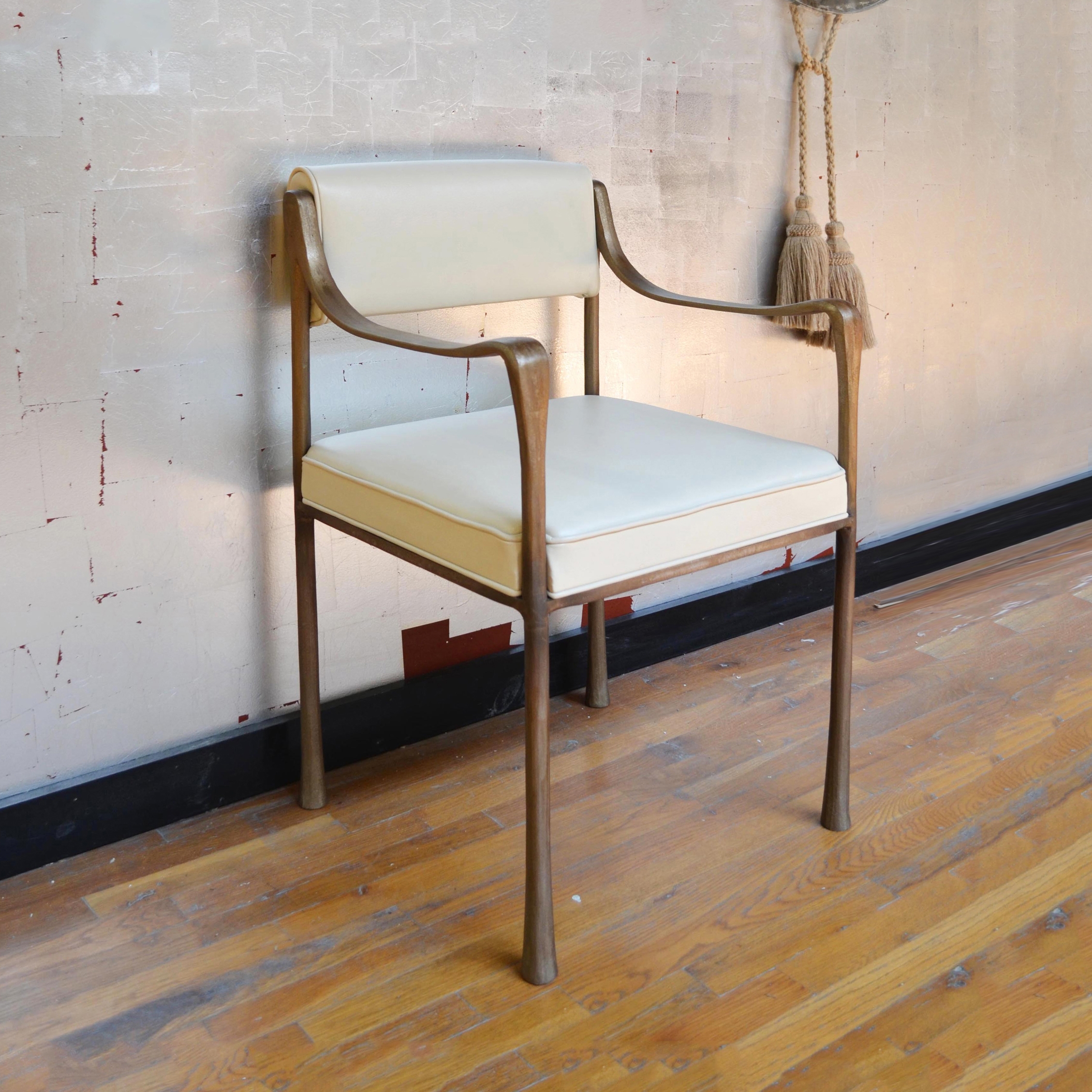 Afficher le produit Giac Chair - Bolster Back du fabricant DLV Designs