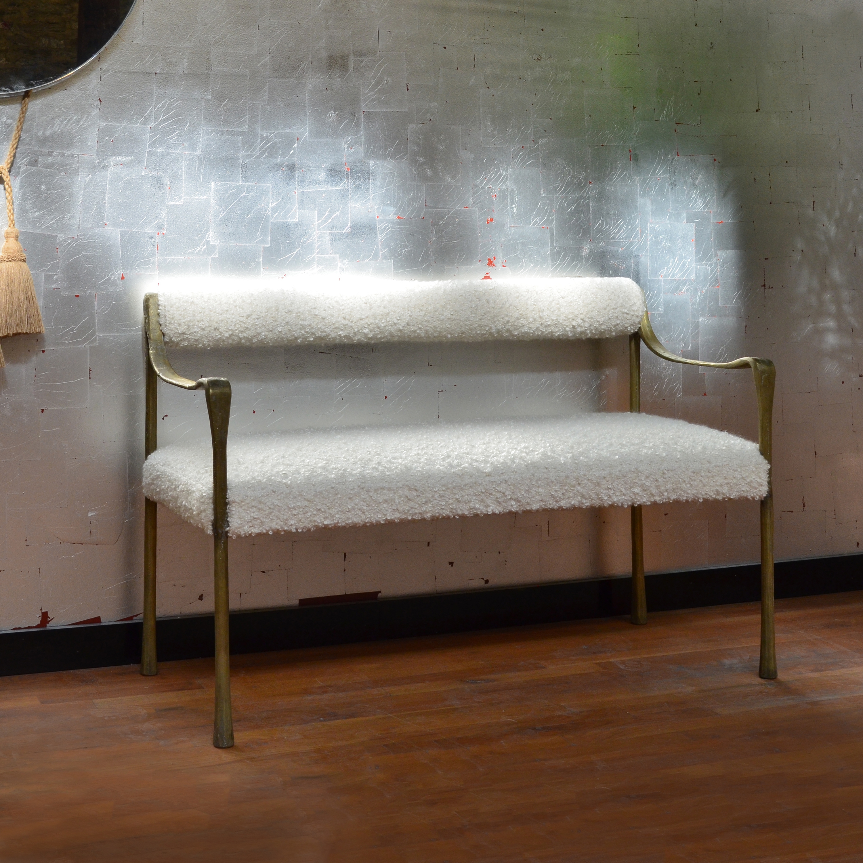 Afficher le produit Giac Settee - Bolster Back du fabricant DLV Designs