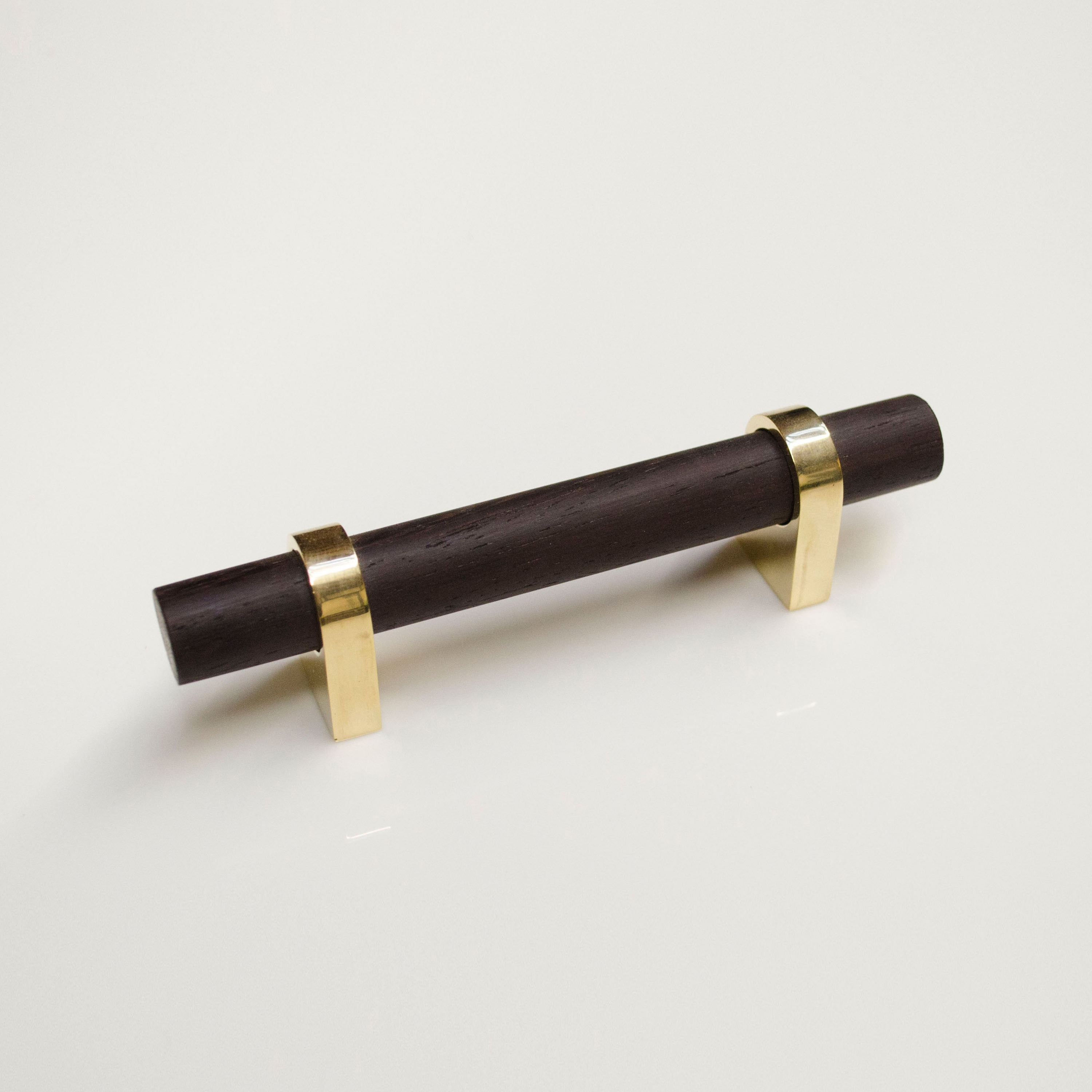 Mostra il prodotto Marjorie Pull del produttore DLV Designs