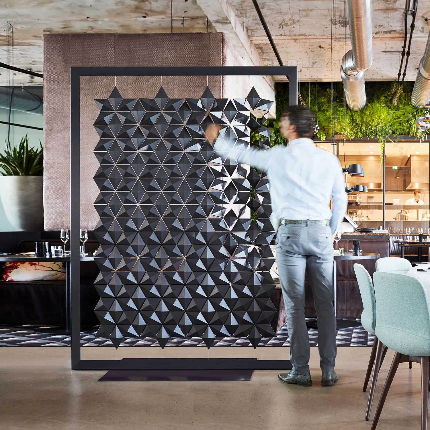 Bloomming - Freestanding room divider Facet 170 x 220cm in Graphite