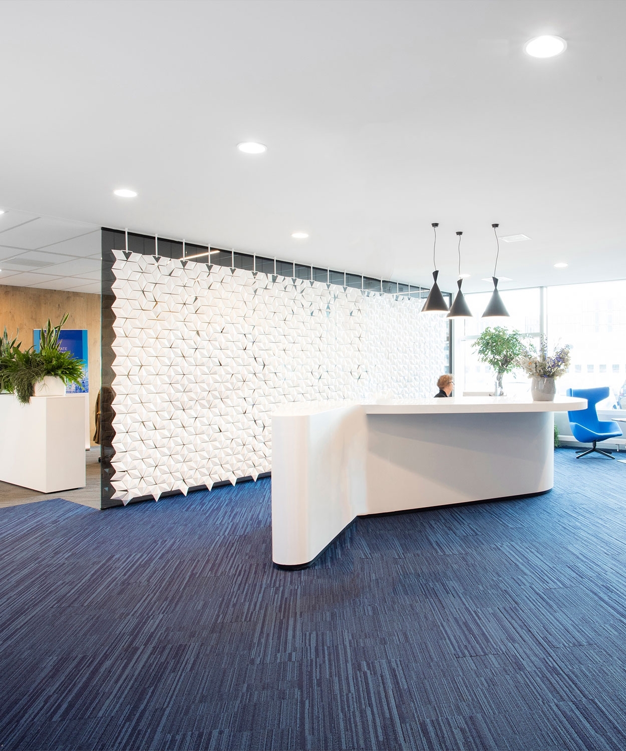 Vertoon produk Facet hanging room divider 646 x 265cm in White van vervaardiger Bloomming