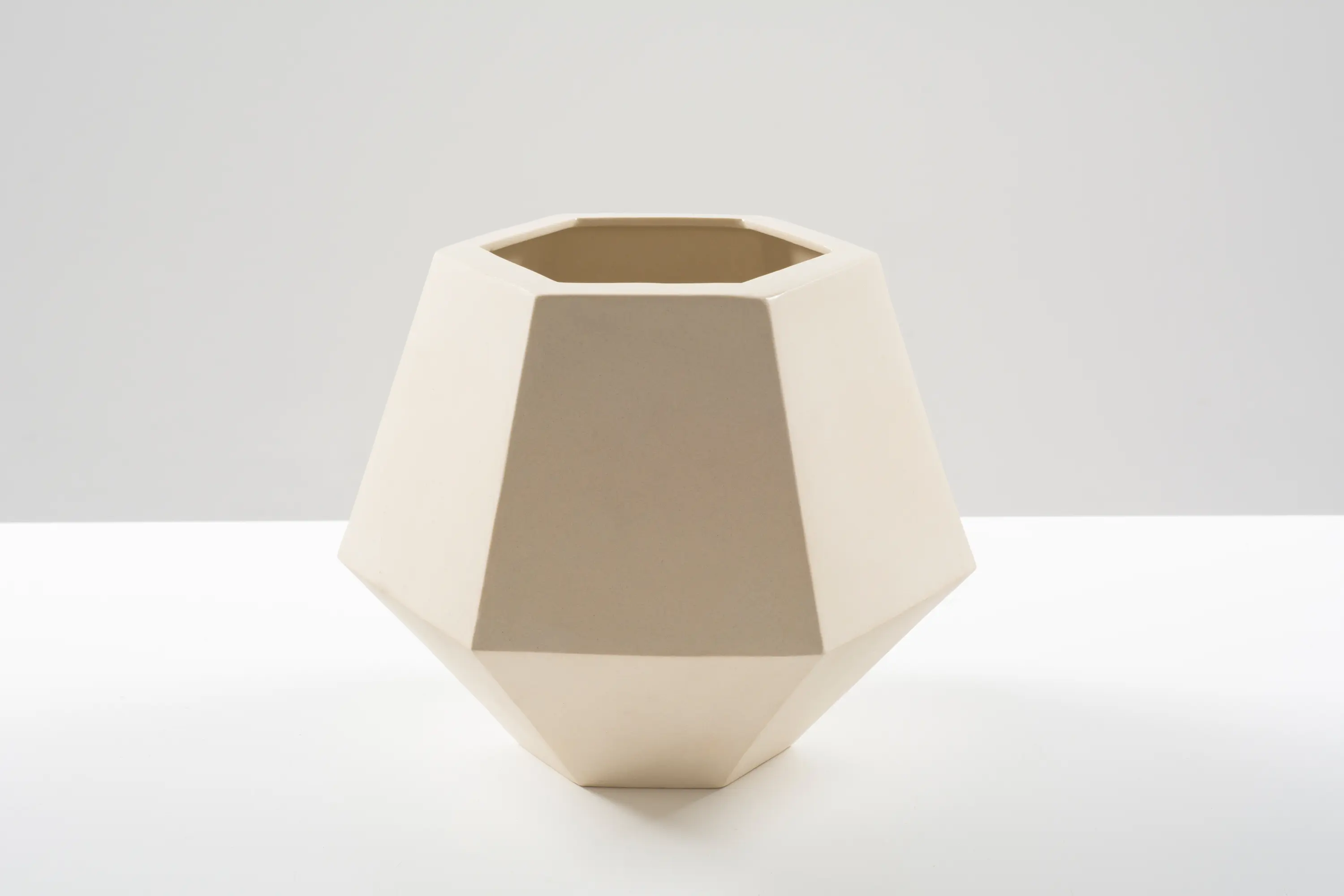 Farrah Sit - Graphyne Vase