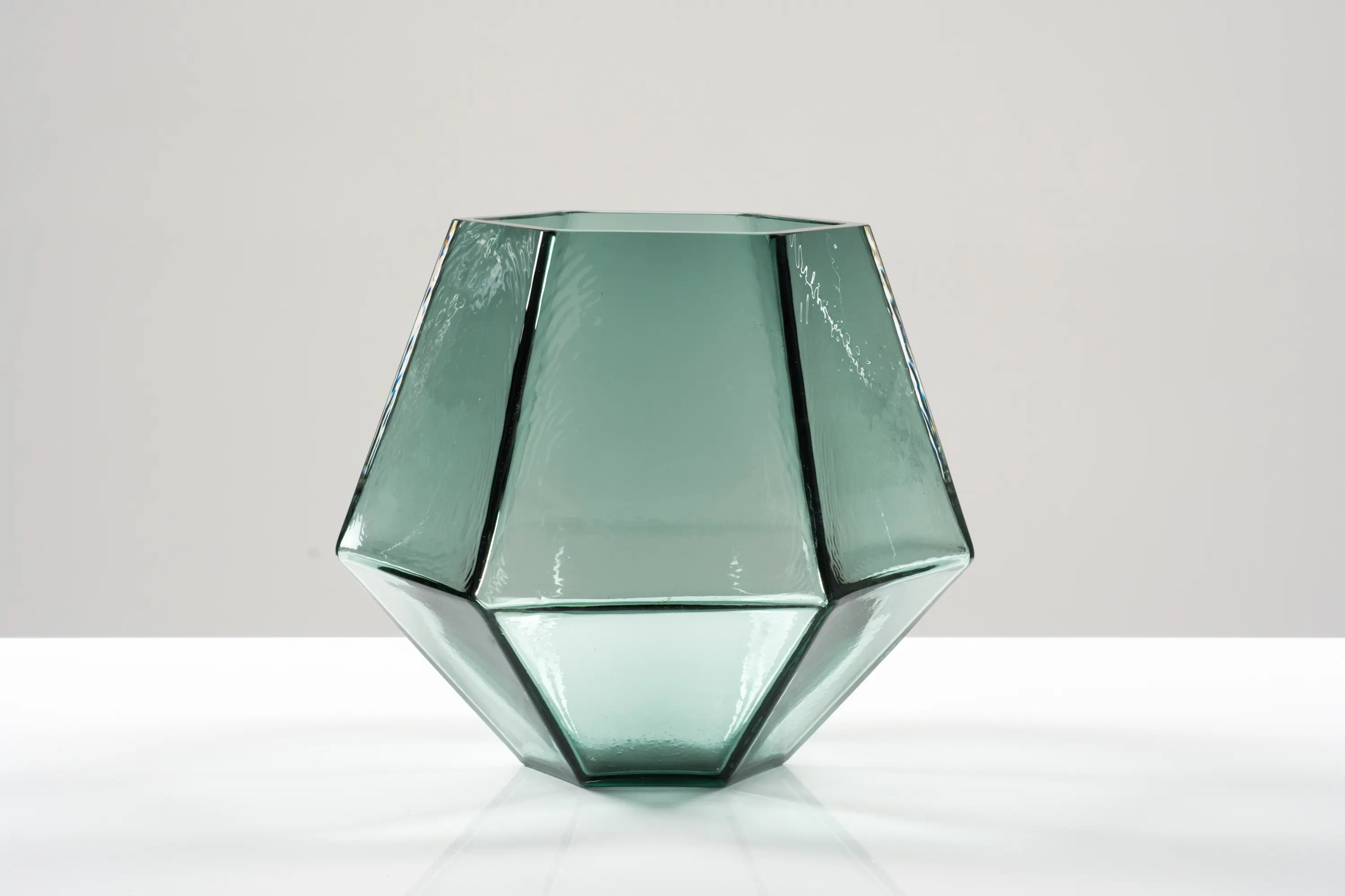 Farrah Sit - Graphyne Vase