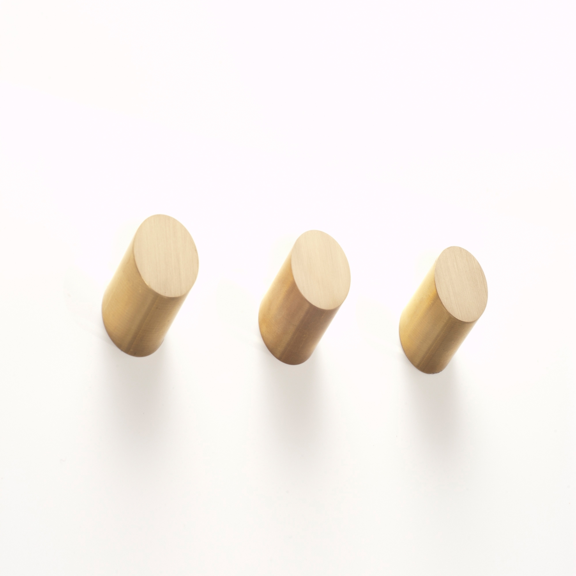 Vertoon produk Parallax Brass Round Knob van vervaardiger Farrah Sit
