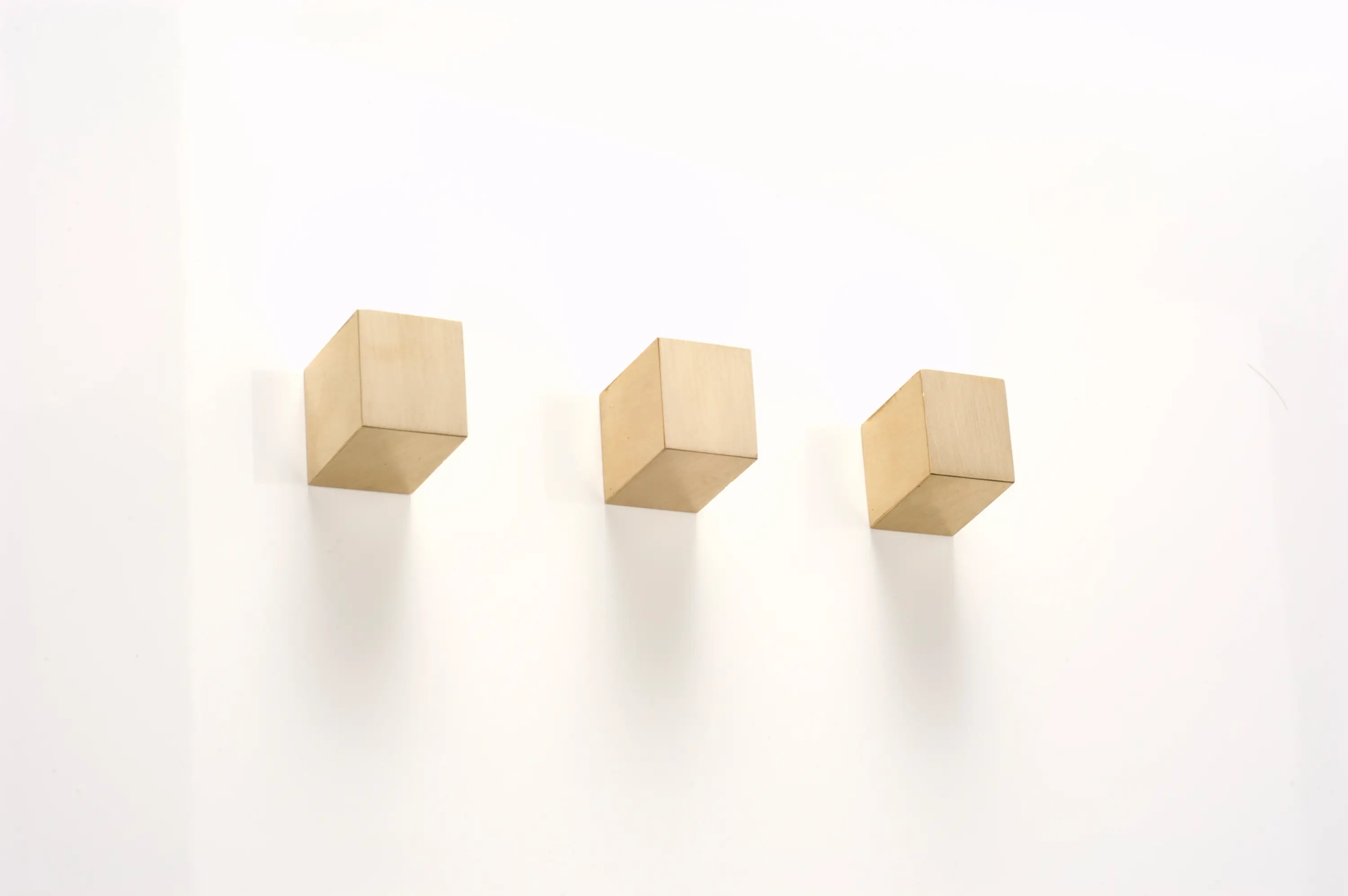 Farrah Sit - Parallax Brass Round Knob