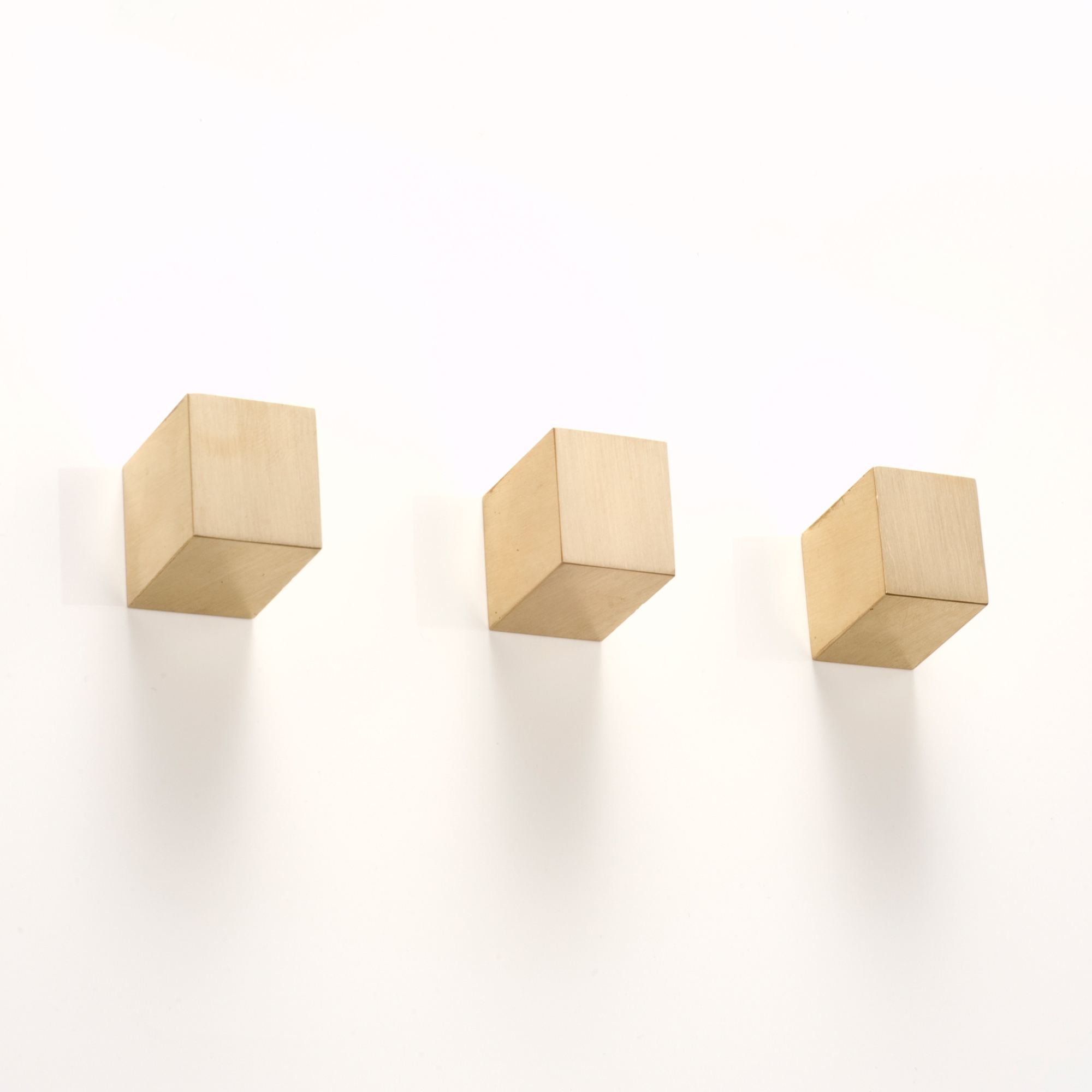 Vertoon produk Parallax Brass Round Knob van vervaardiger Farrah Sit