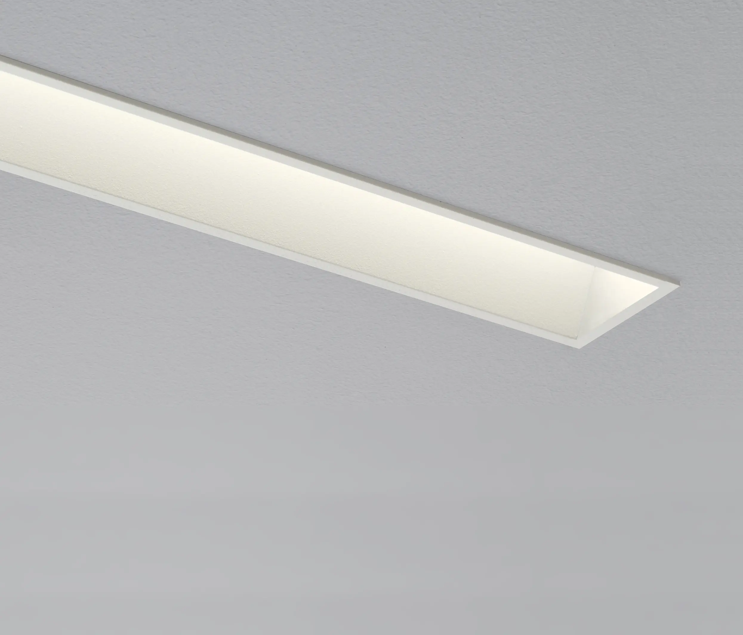 Aqlus - Fusion Pro system recessed with trim