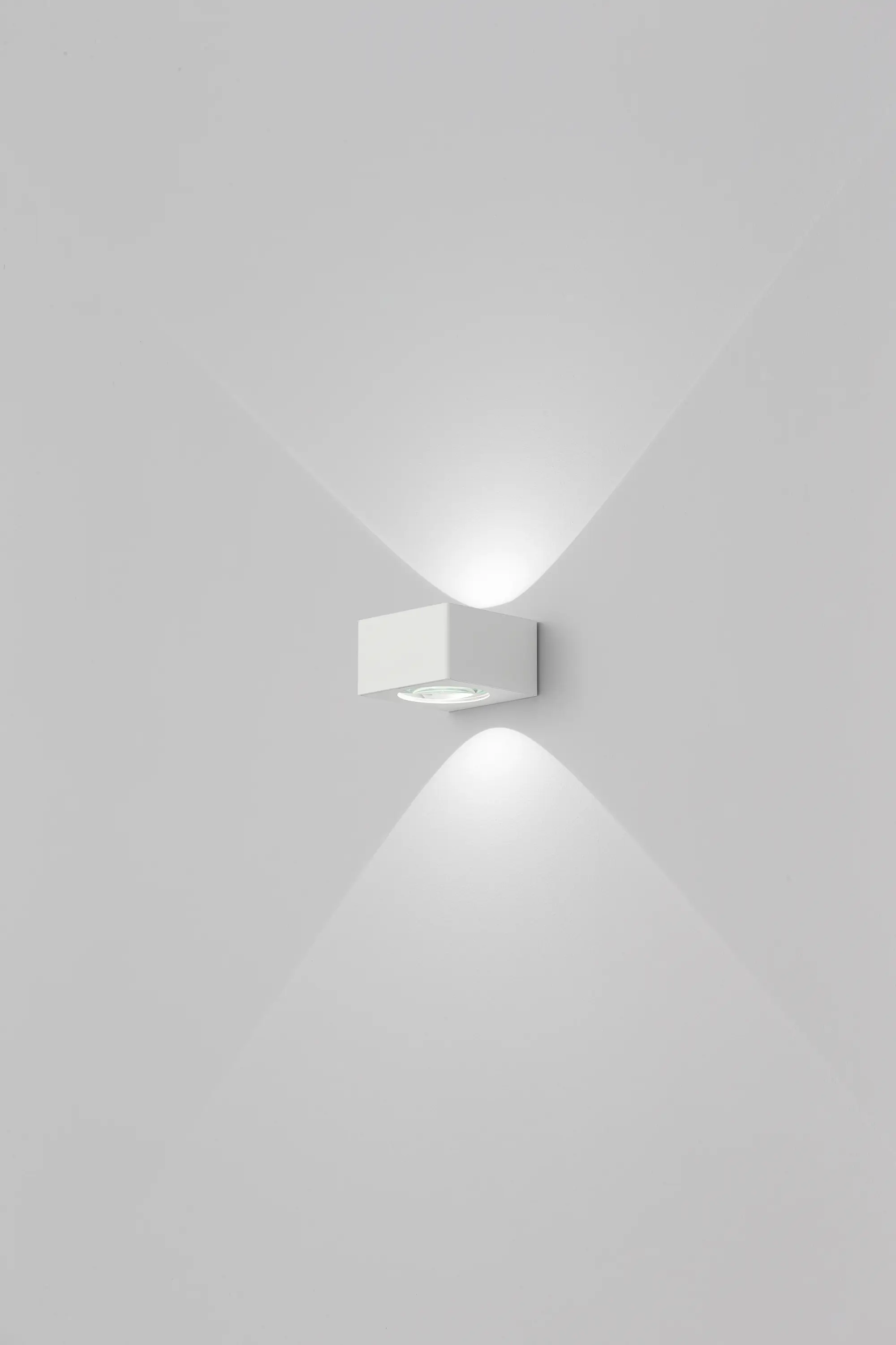 Aqlus - Lynn