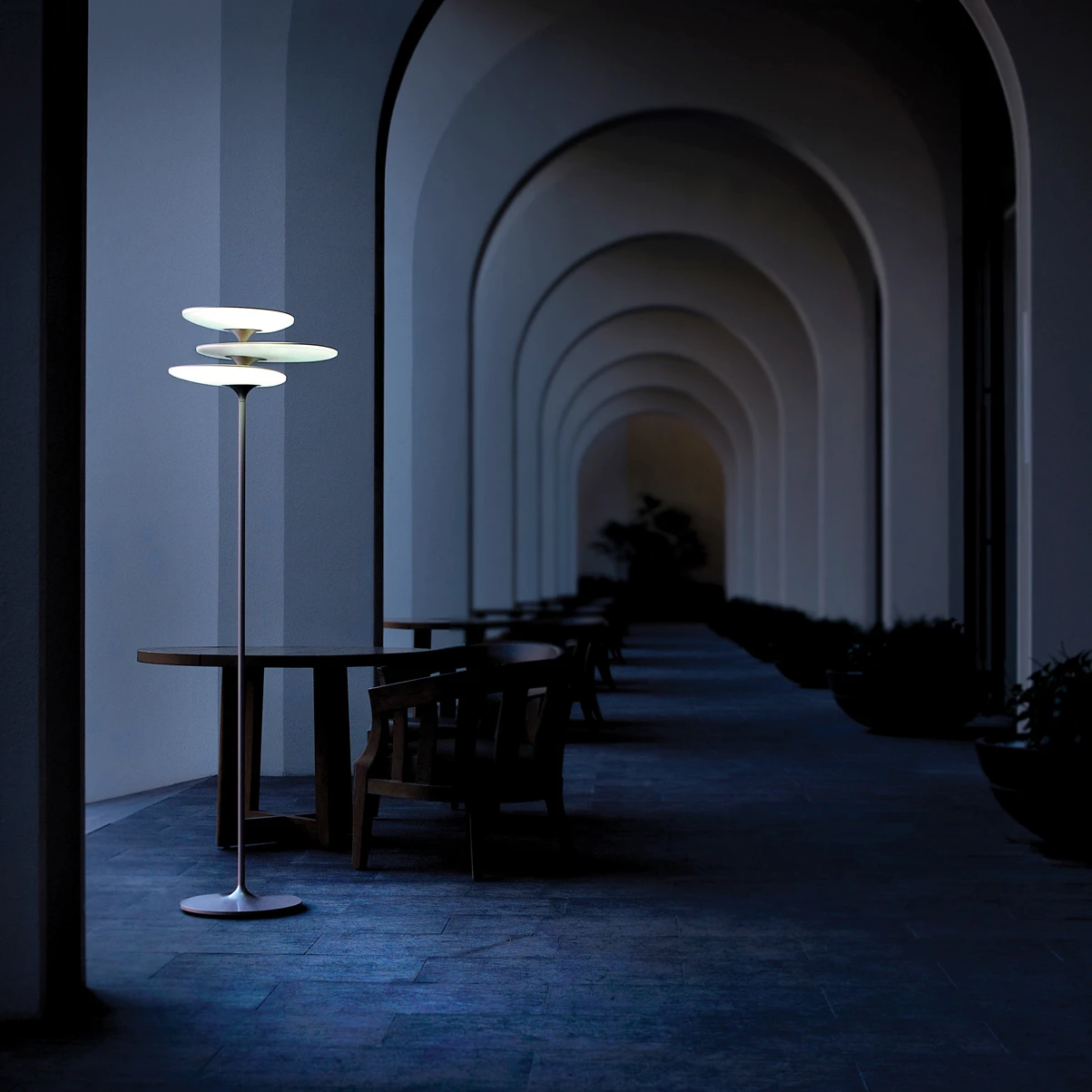 FLOOR LAMP