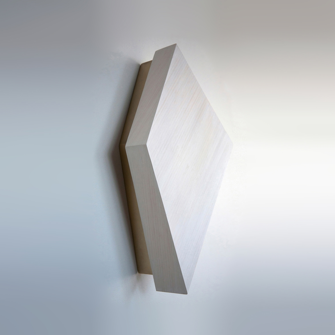 Mostra il prodotto Diamond Sconce del produttore Andrea Claire Studio