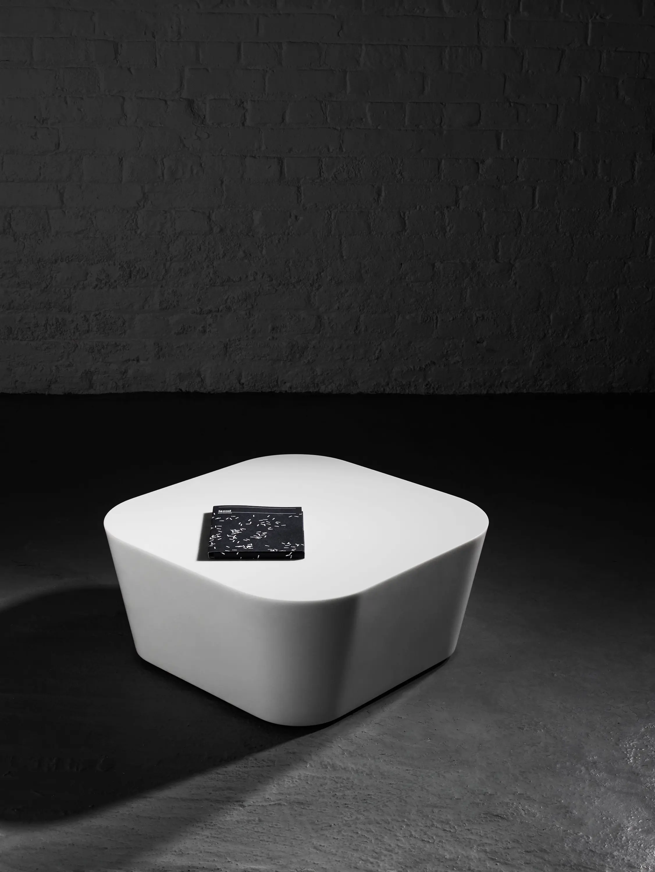 Isomi - Mono Table