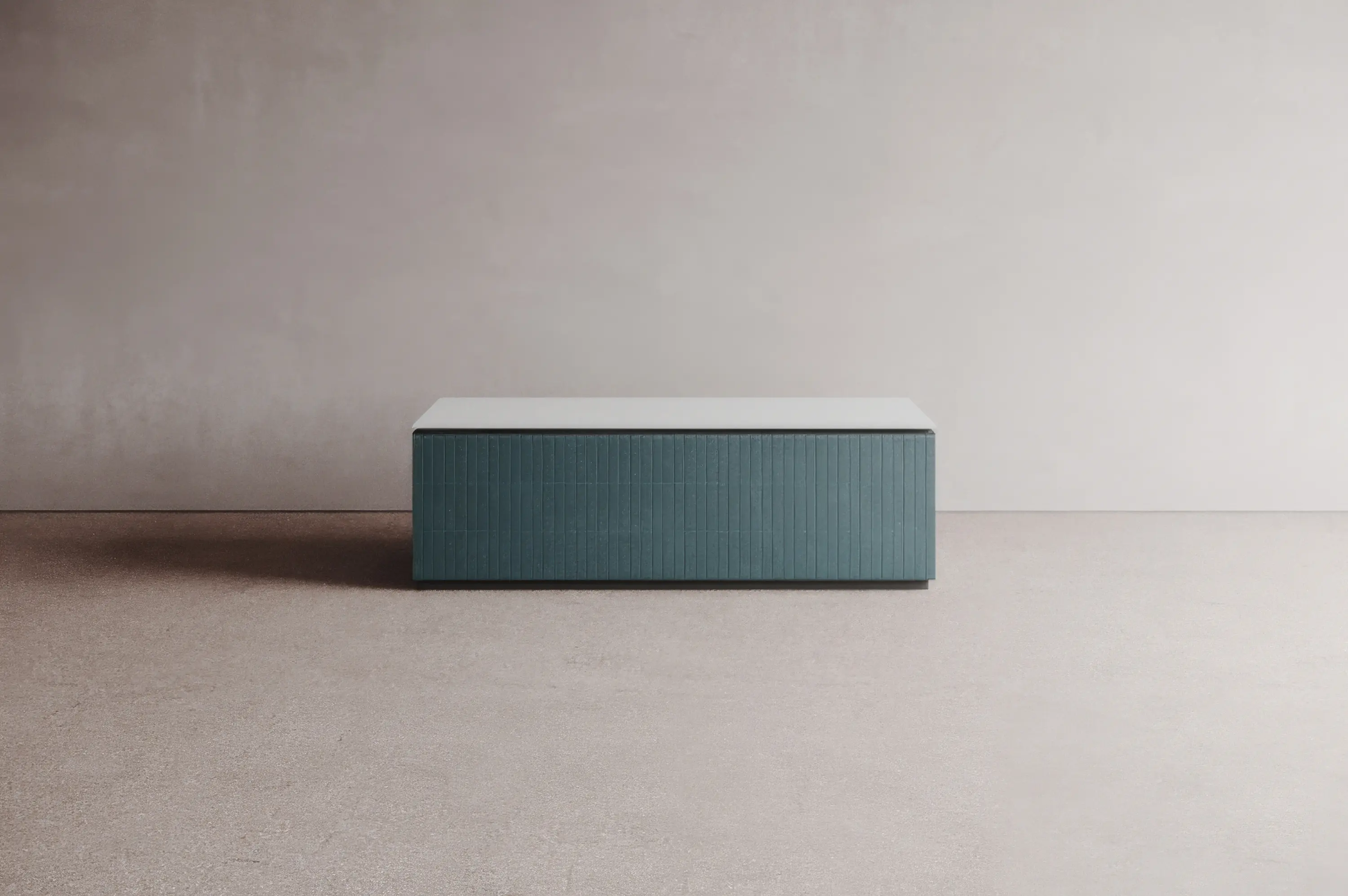 Isomi - Layer Desk - Configuration 1