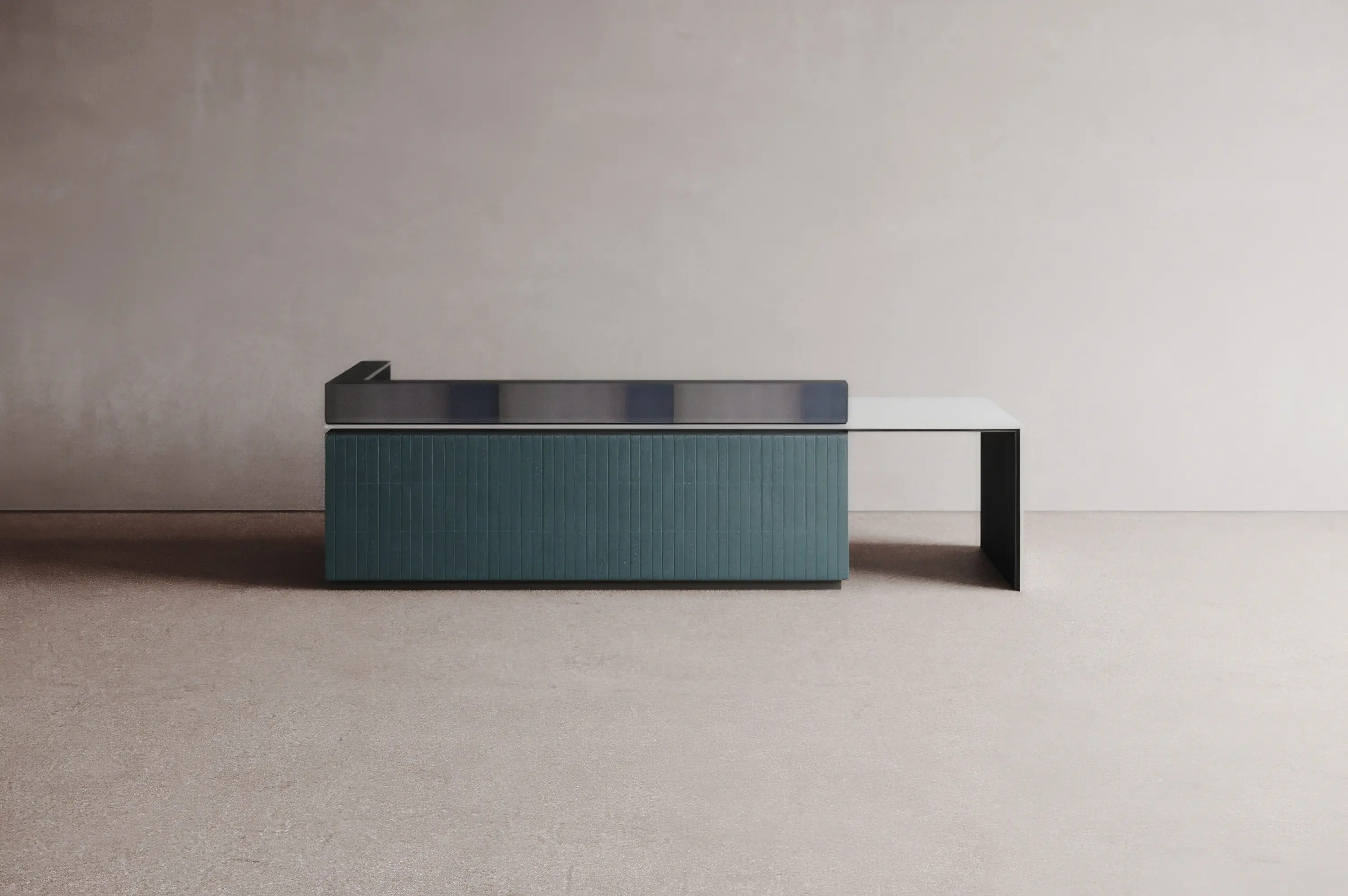 Isomi - Layer Desk - Configuration 2