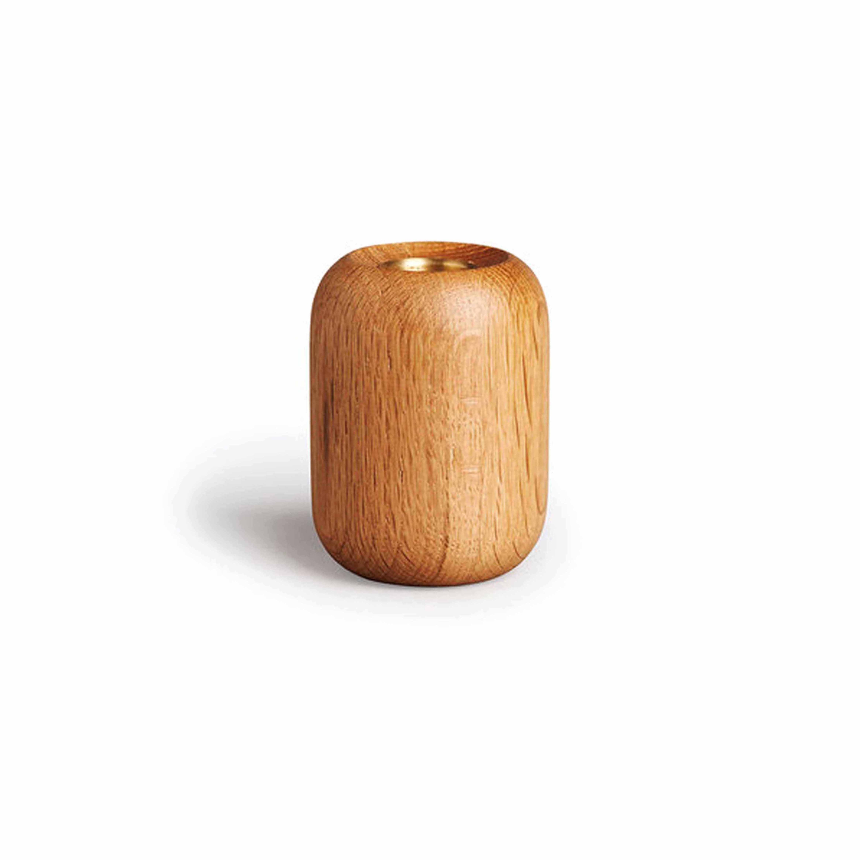 Mostra il prodotto Balance Candle Holder Natural Oak Wood | Medium del produttore NEW WORKS