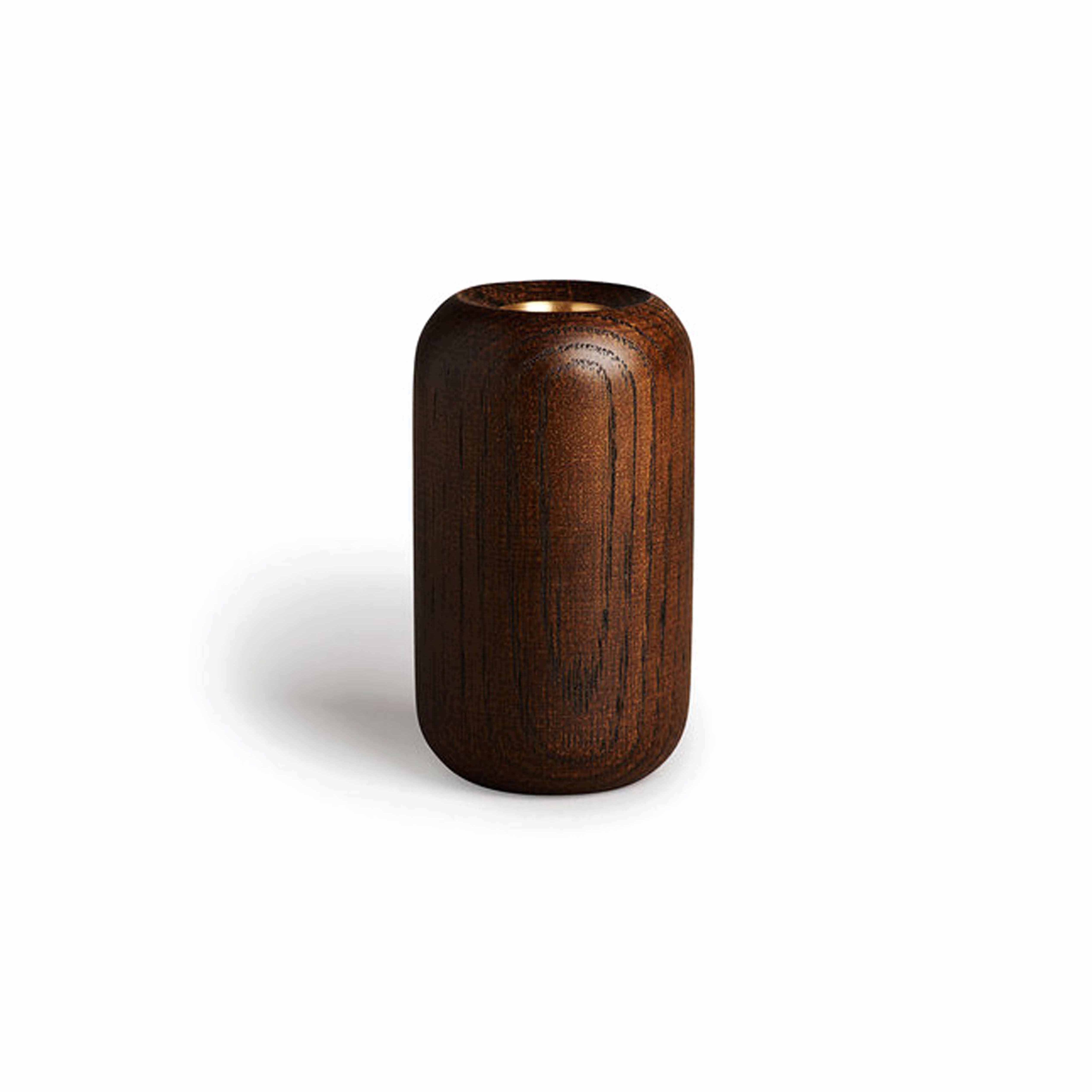 Mostra il prodotto Balance Candle Holder Smoked Oak Wood | Large del produttore NEW WORKS