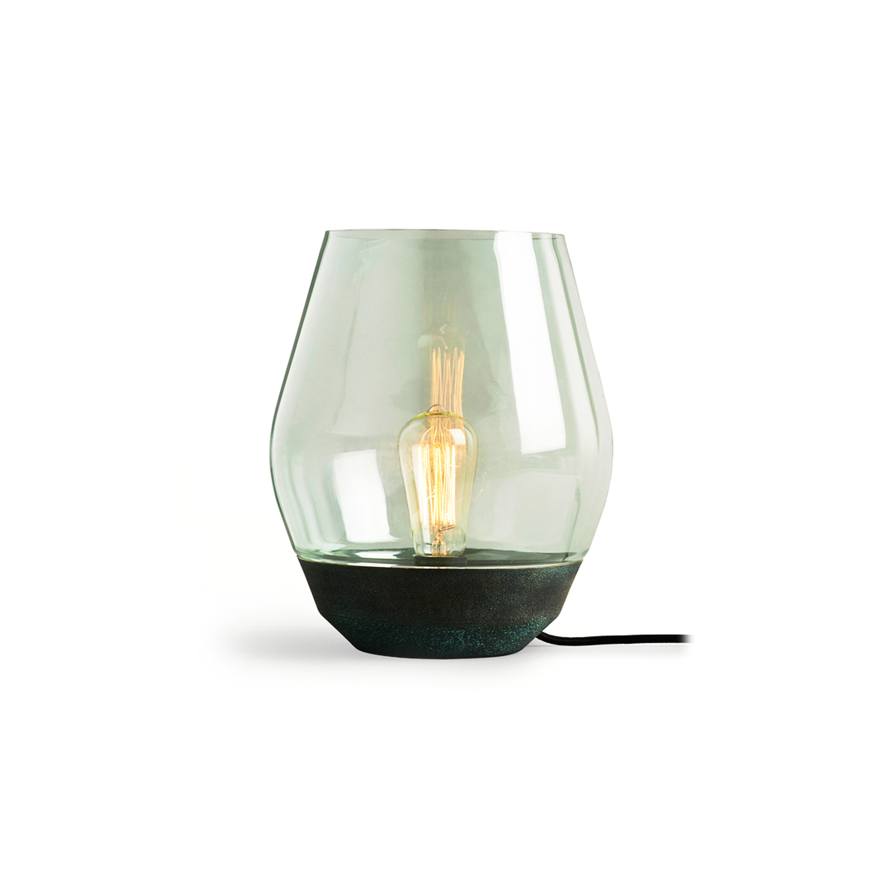 Mostra il prodotto Bowl Table Lamp Verdigrised Copper w. Light Green Glass del produttore NEW WORKS